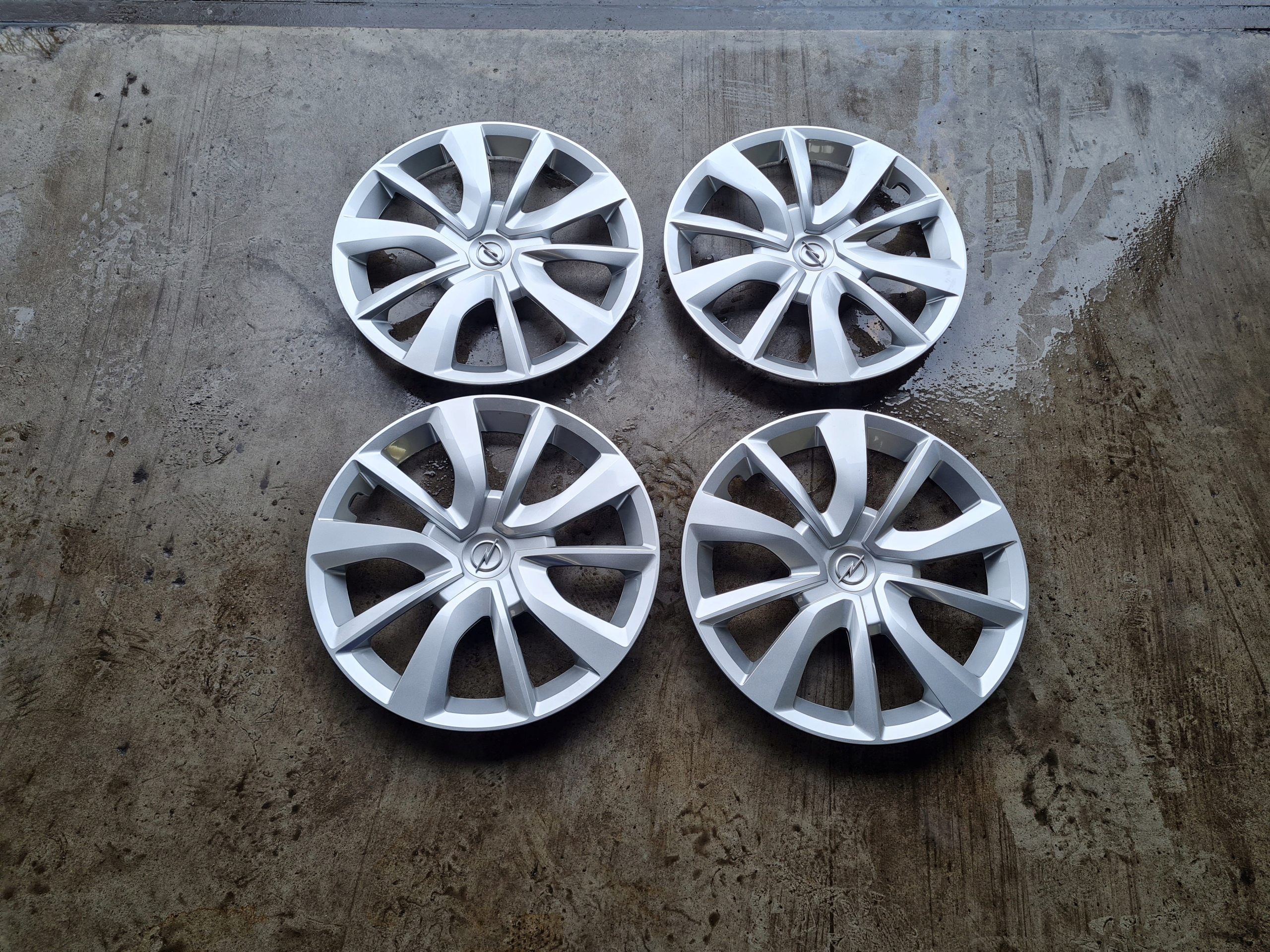 4x Kryt Puklice Dekle Kolesá Opel Corsa Originál 16'' Nové