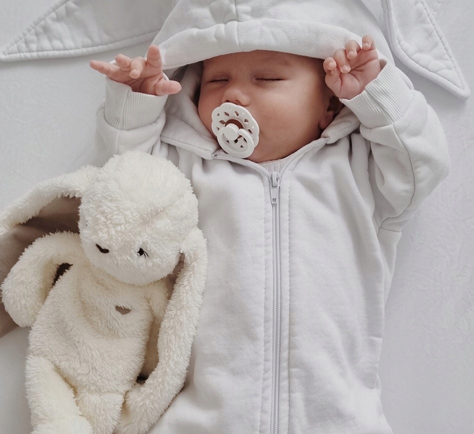 SZUMIŚ PRZYTULANKA KRÓLIK DLA DZIECI NA SEN 5W1 LAMPKA MELODIE SZUMY+GRATIS Materiał tkanina