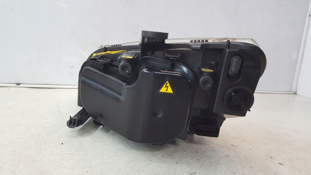 light front front right xenon Ford C-MAX