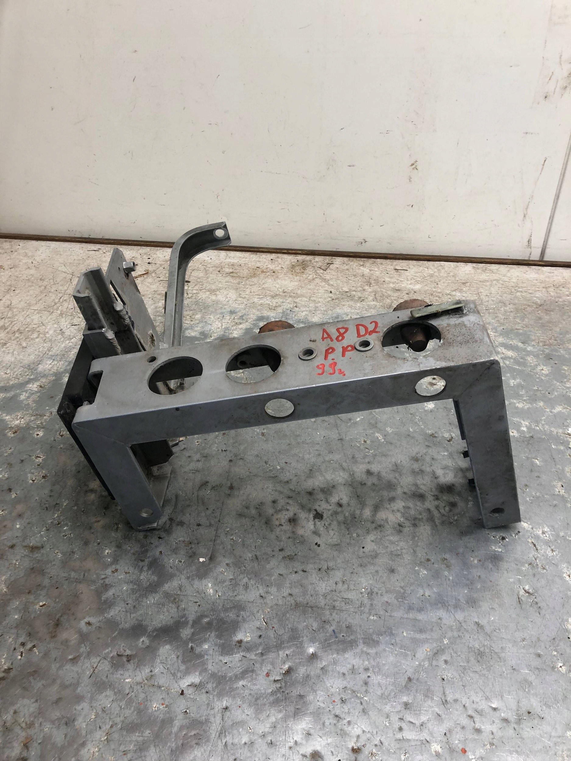 console holder right front AUDI A8 D2 4D0821138