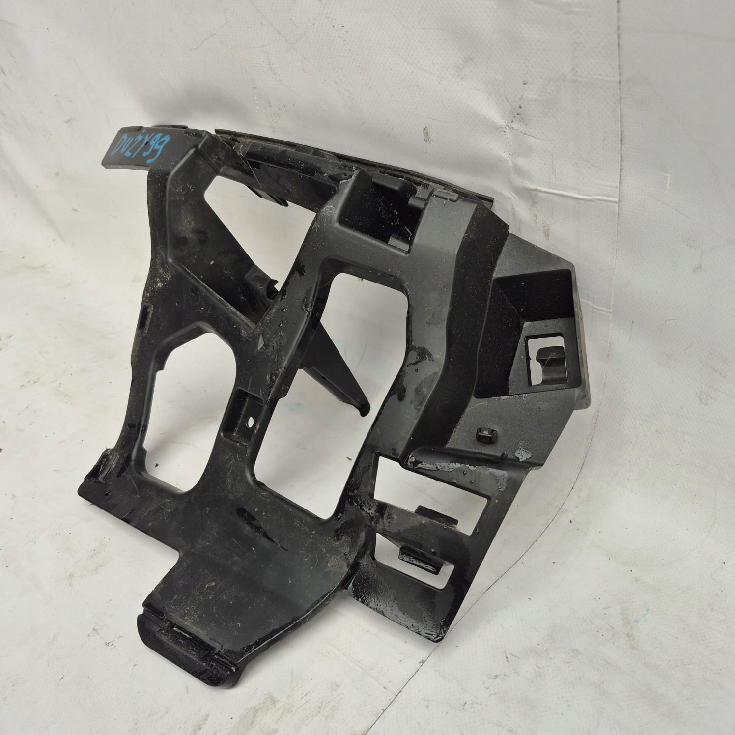 JAGUAR e-PACE X590 18r. Supporto staffa Paraurti Destra Anteriore J9D3-17C862-A
