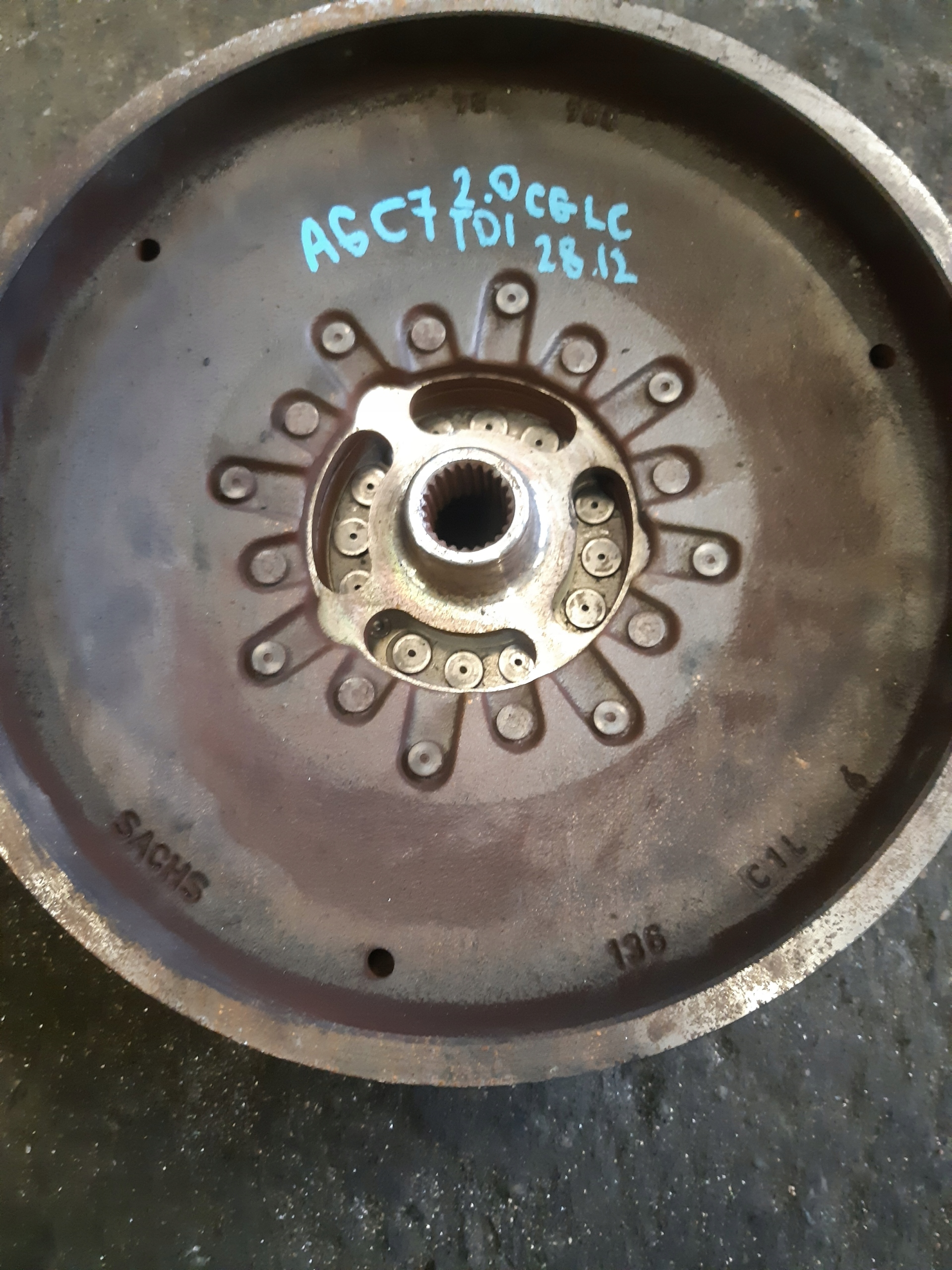 AUDI A6 C7 2.0 TDI wheel flywheel 0AW105317