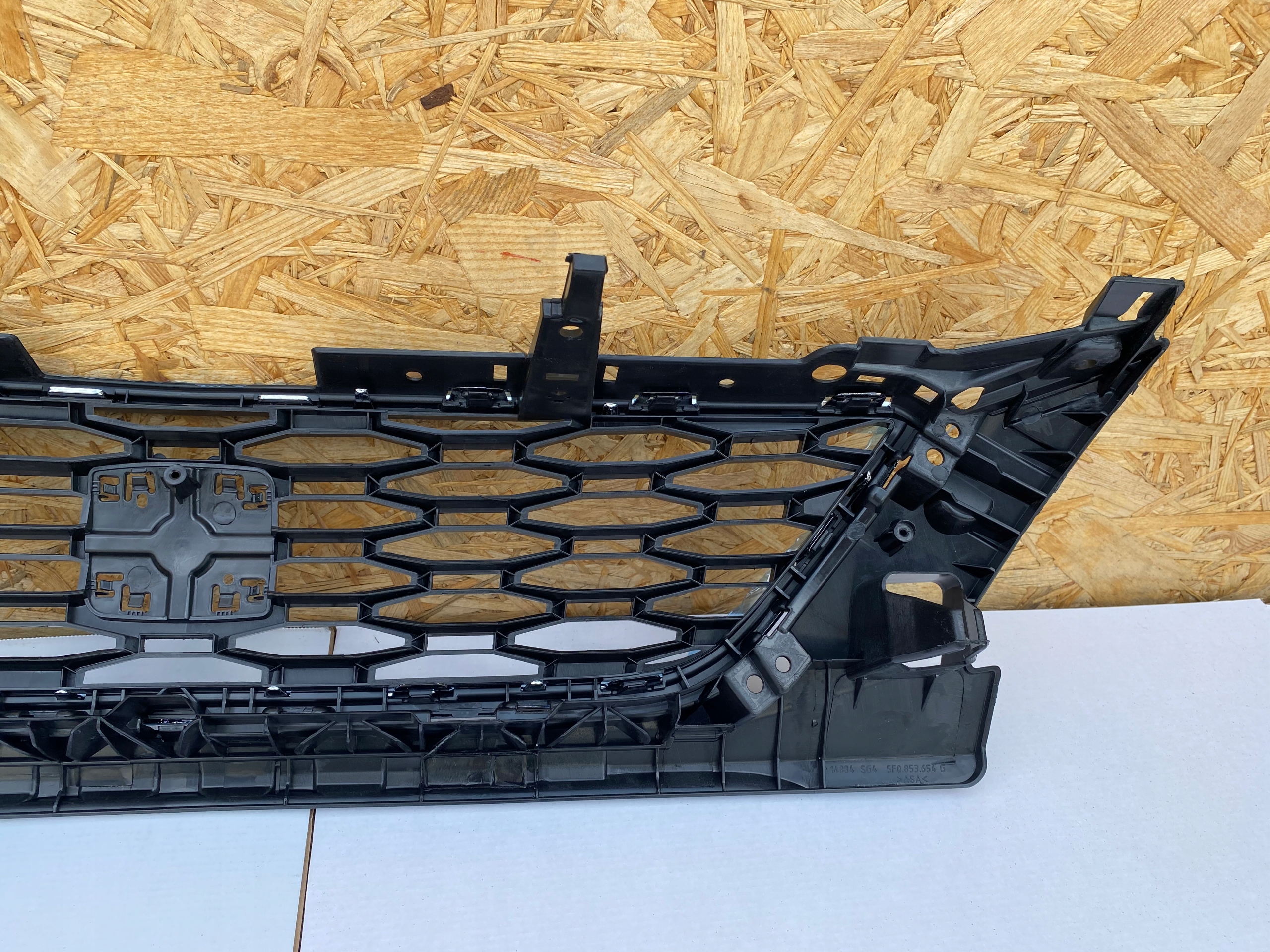 решетка радиатора 5F0853654G seat Leon III FR