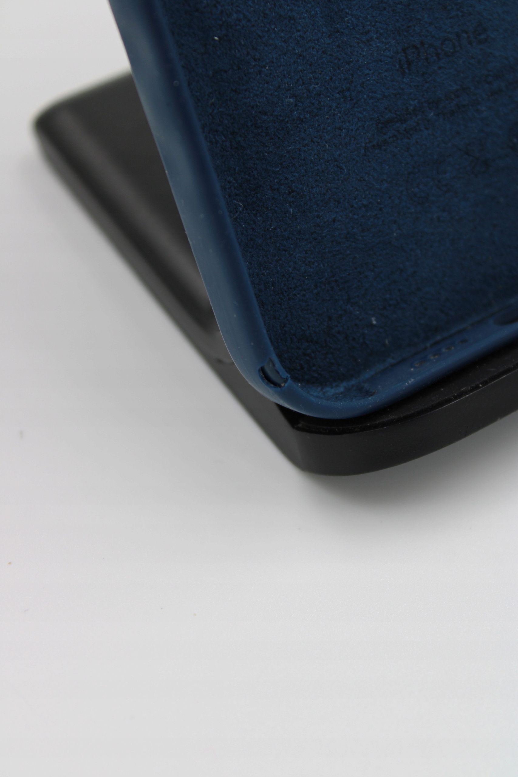 OPIS!!! Apple Silikonowe etui z MagSafe do iPhone'a 13 Pro Max błękitna toń Materiał tworzywo sztuczne