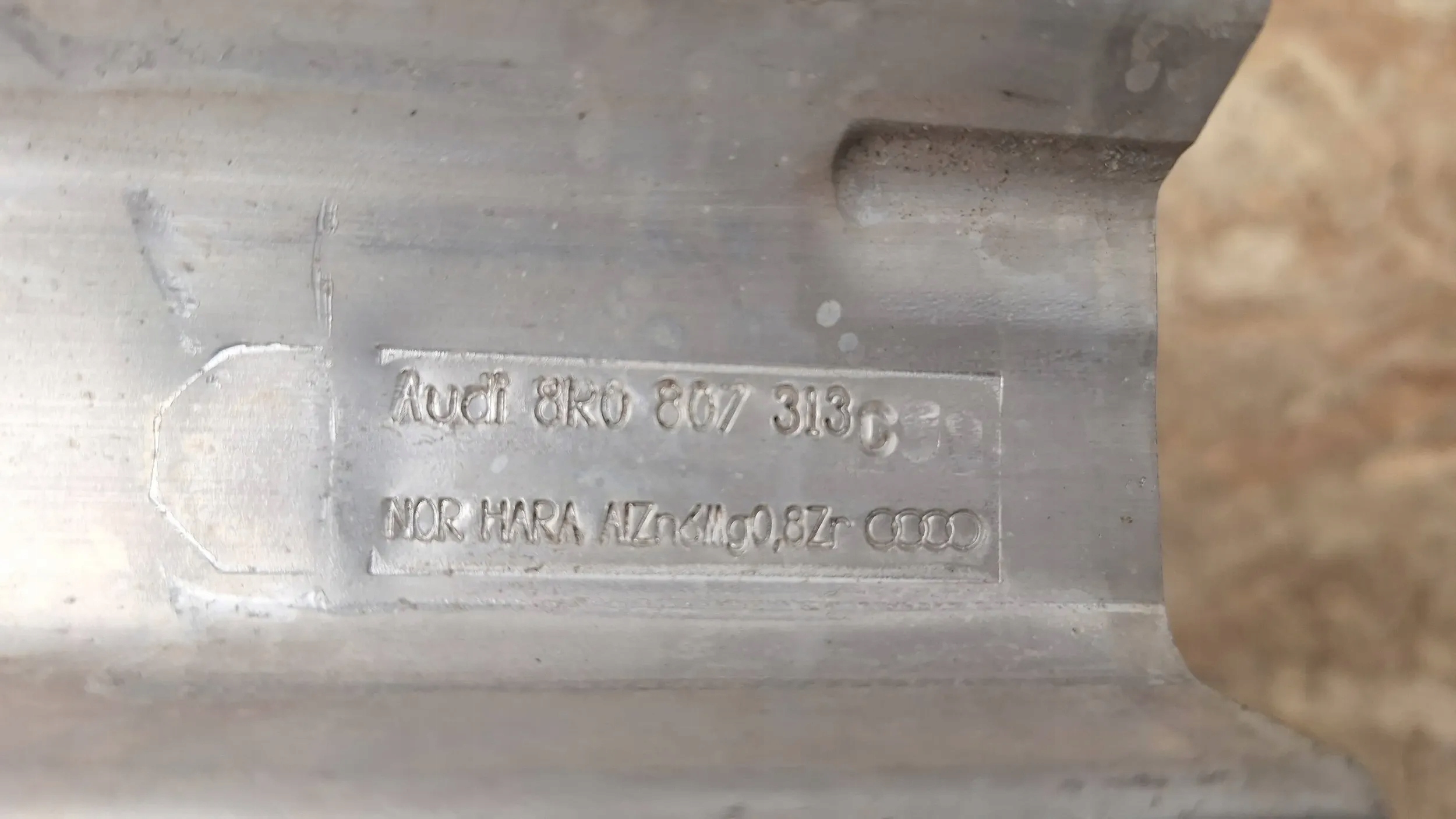 TRÄGER STREFA ZGIOTY HECK KPL 8K0807313C AUDI Q5 8R