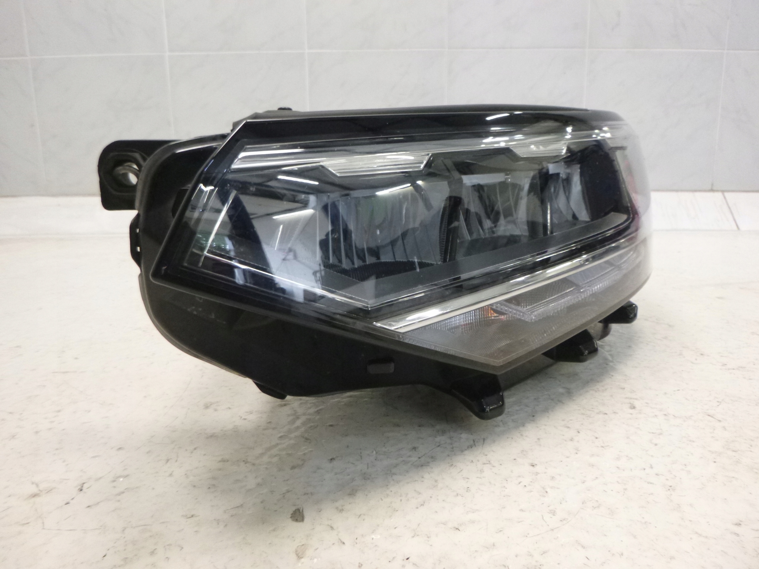 VW PASSAT B8 LIFT light left front 10PIN LED NR103