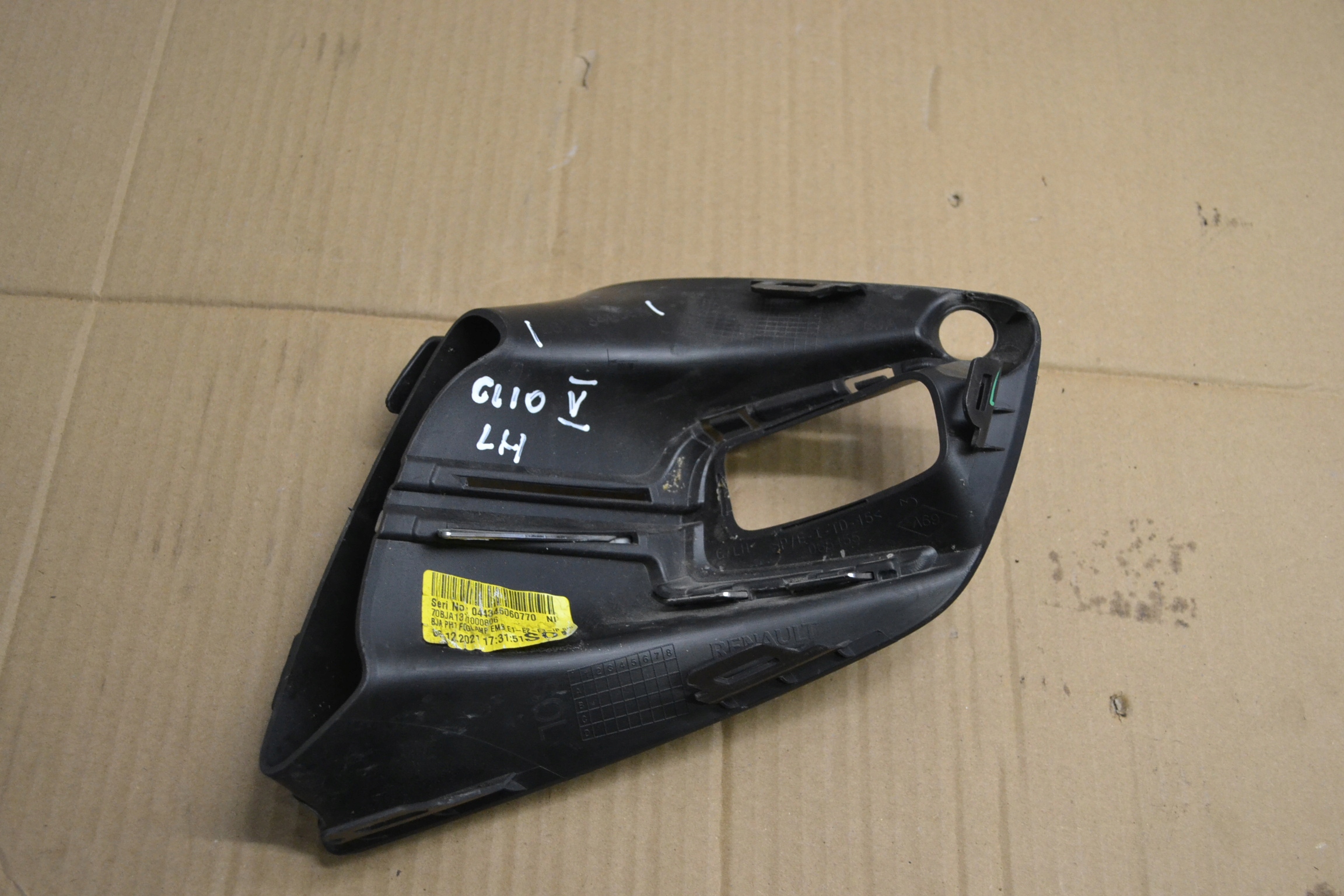 CLIO V 5 2019- left grid grille of a bumper front original 261A34806R