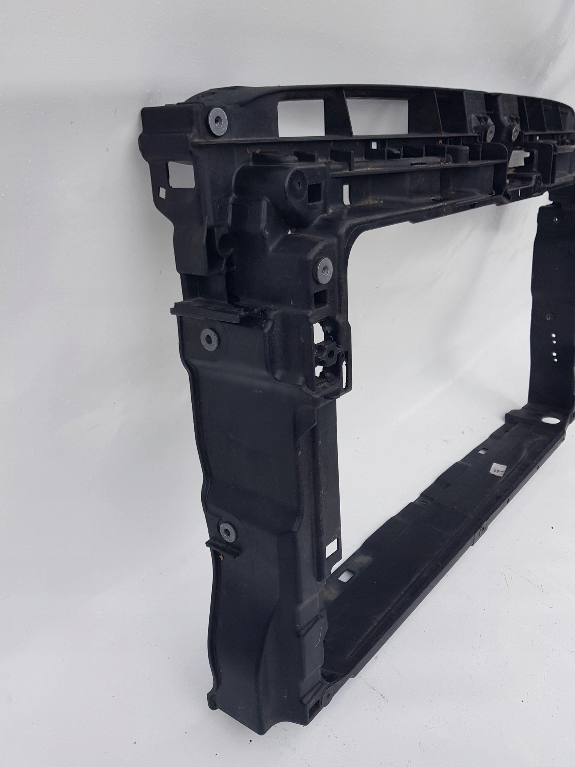 VW GOLF VII PAS PRZEDNI WZMOCNIENIE 5G0805588R Jakość części (zgodnie z GVO) O - oryginał z logo producenta pojazdu (OE)