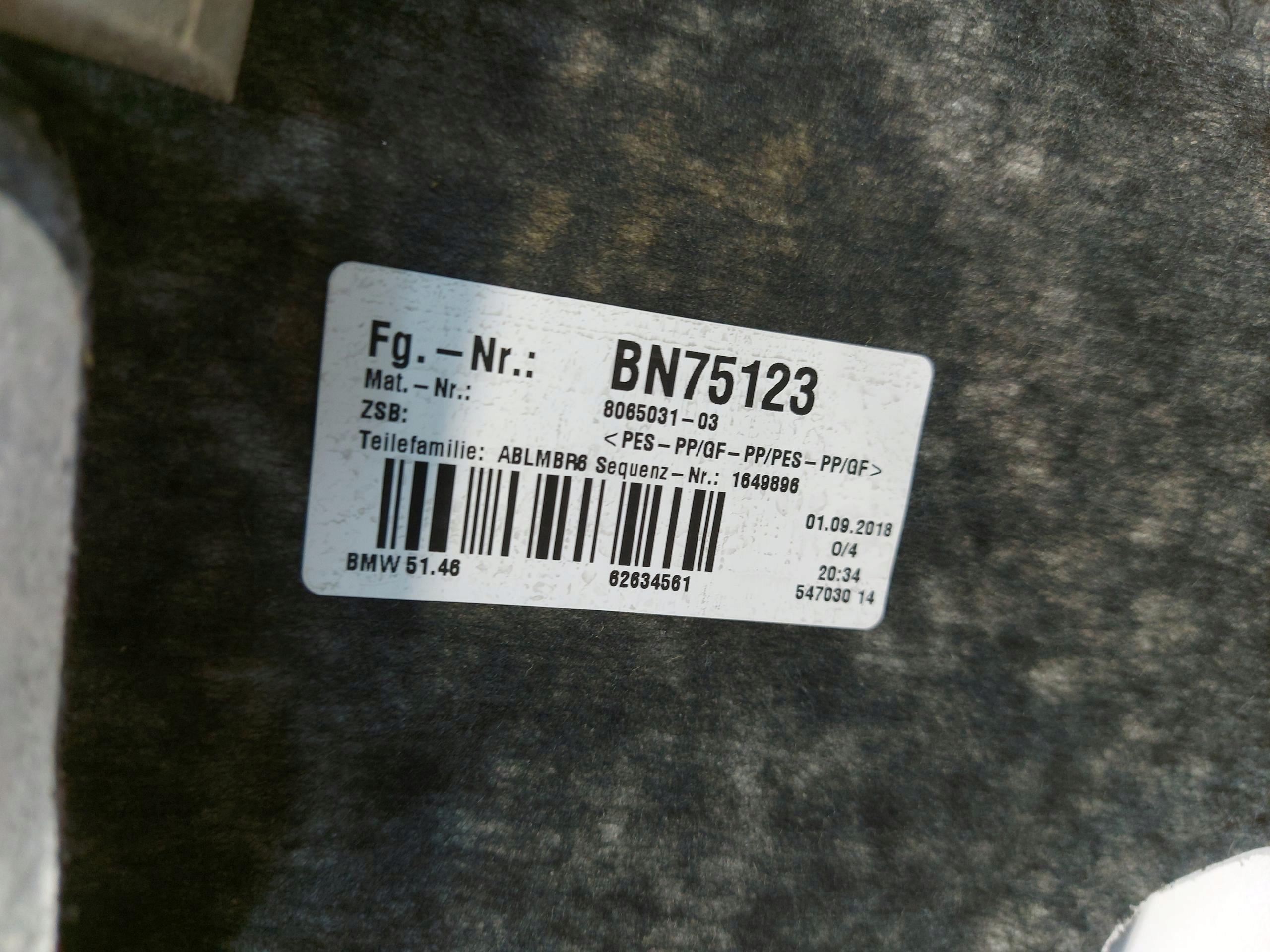 BMW G30 530e plato rear 8065031
