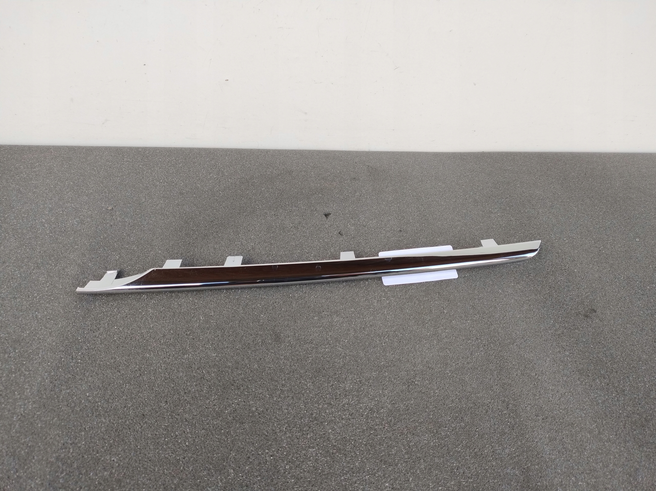 left CHROMIK below ATRAPE moulding MERCEDES A-KLASA