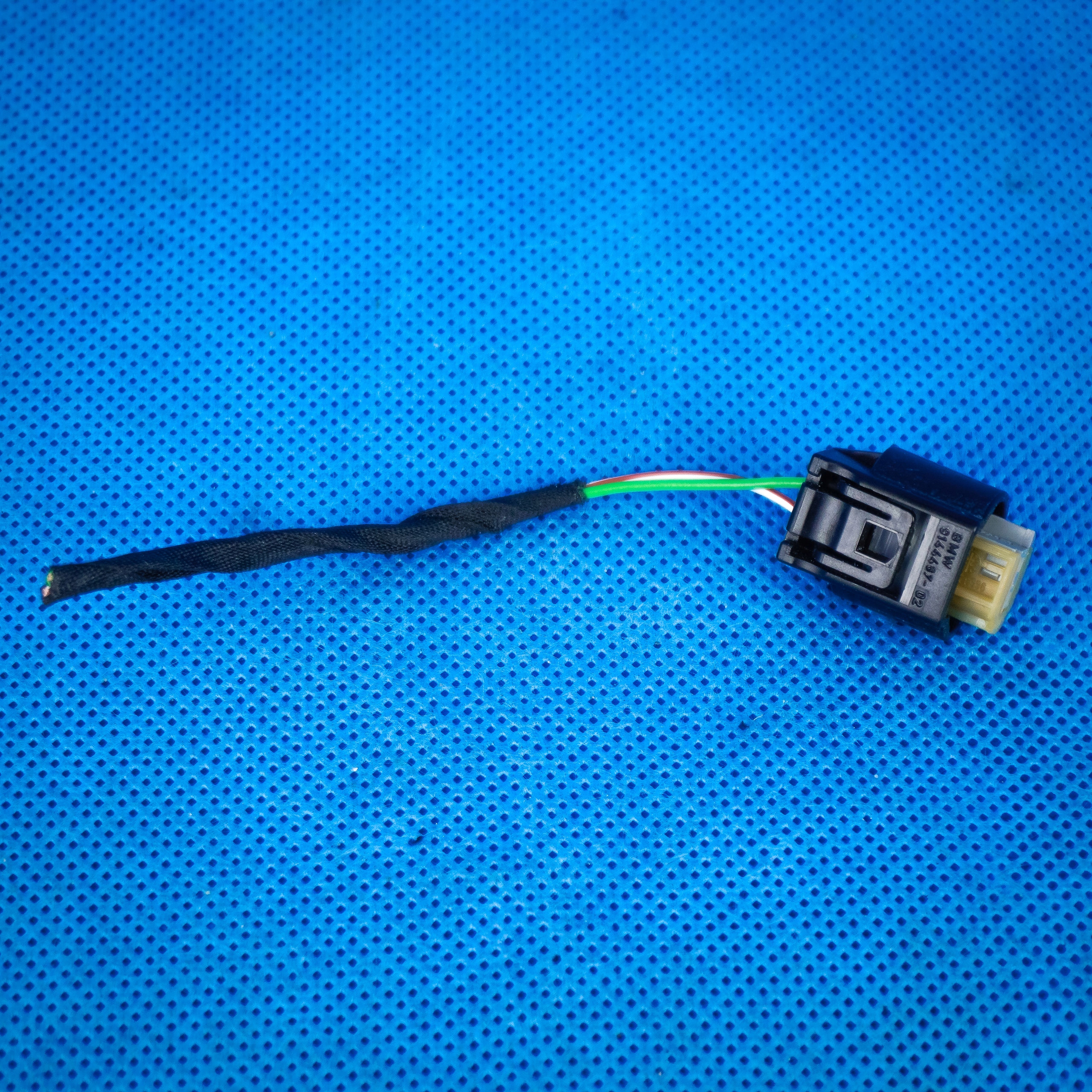 Prise kostka piny BMW 9144487