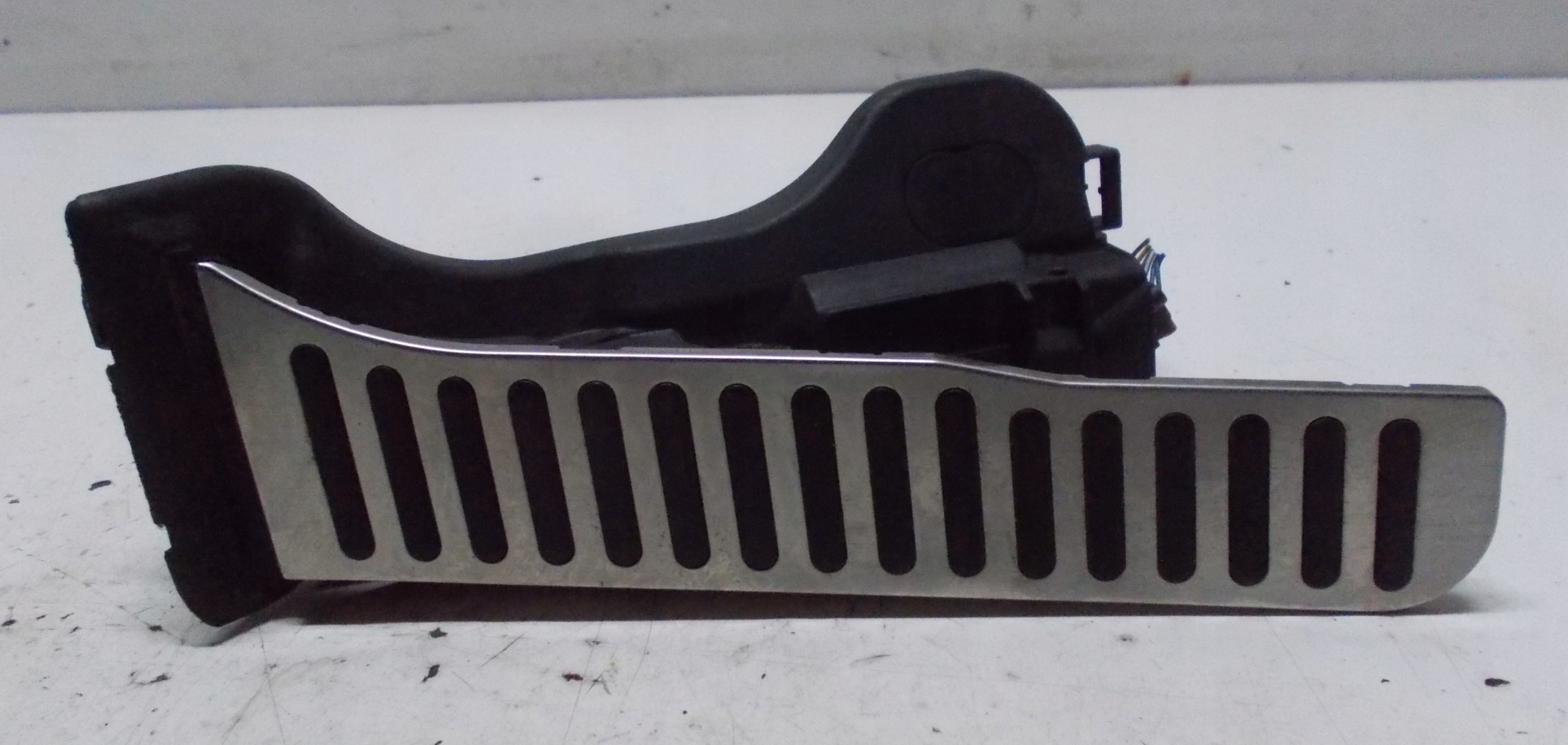 VW GOLF VI CABRIO 1.4 TSI 11R caps for pedals