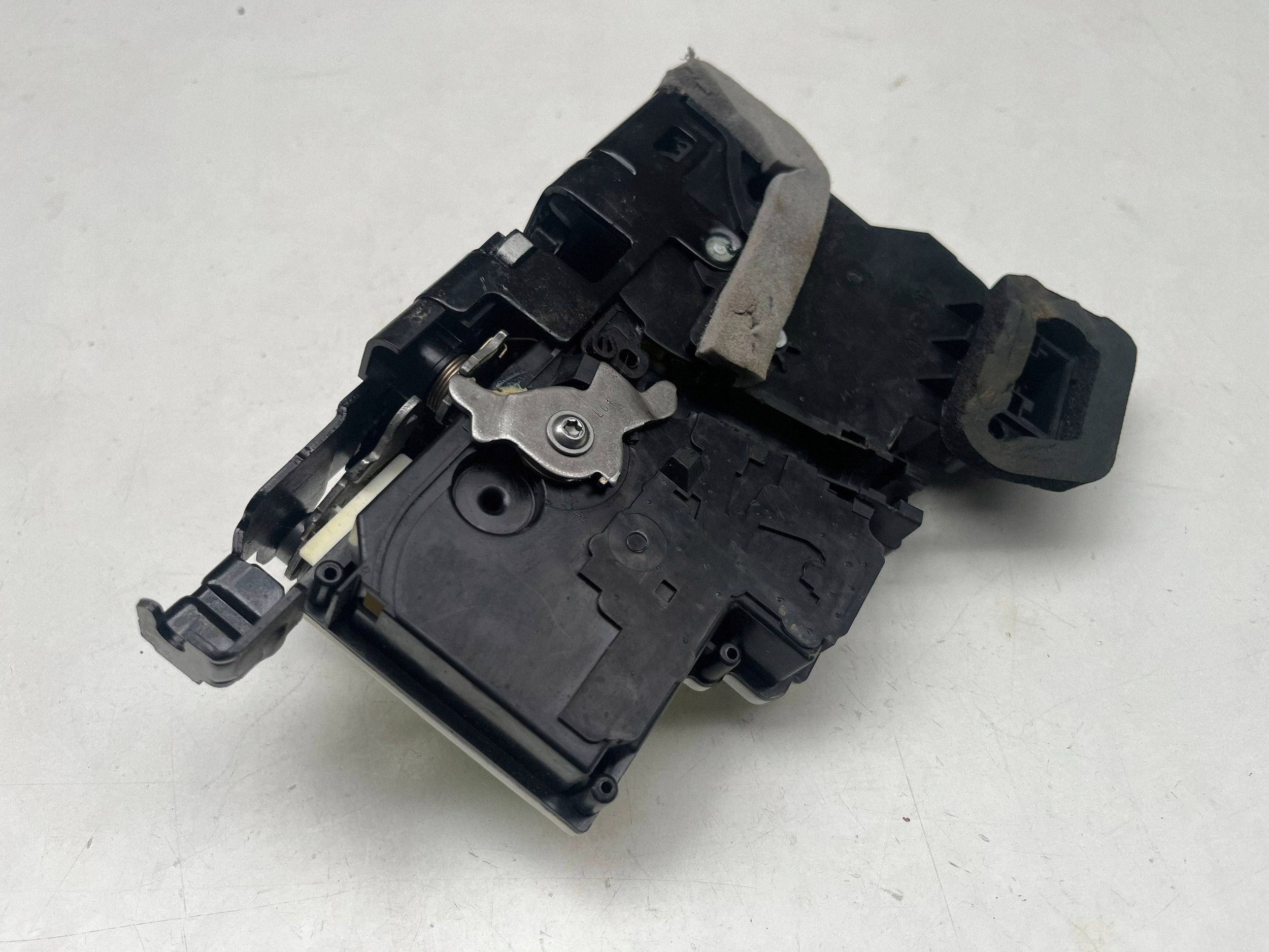 AUDI A6 C8 lock door left rear part 4K0839015S @M