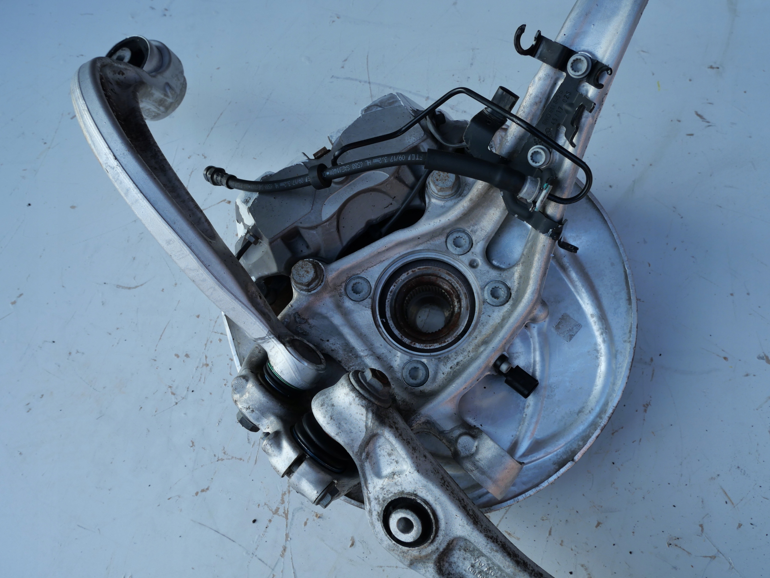 AUDI A4 B9 A5 sususpension front left swing 8W0407559