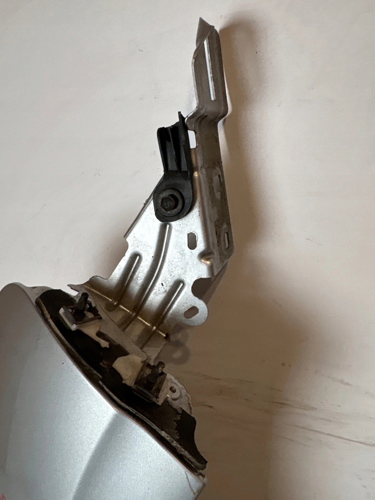 fender front front right Peugeot 208 and Srebrny