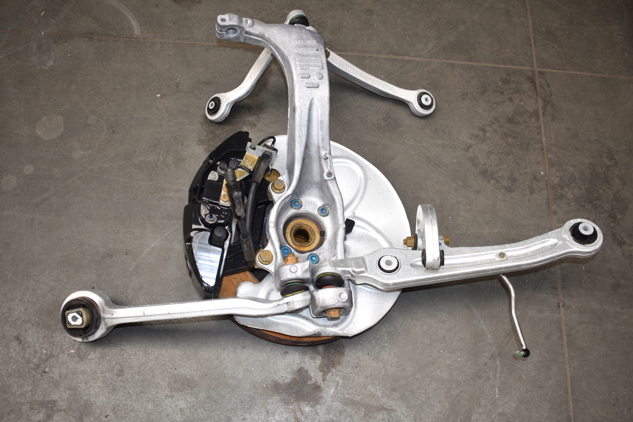 IDEALNE sususpension front front left BENTLEY FLYING SPUR 15r. 1