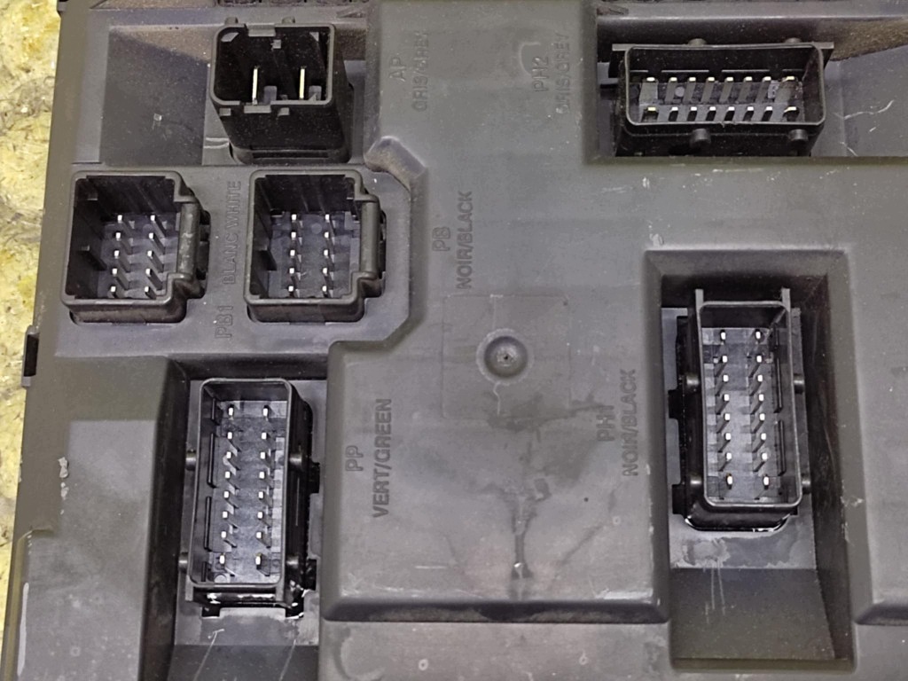 PEUGEOT 207 module compartment BSI 9664983080