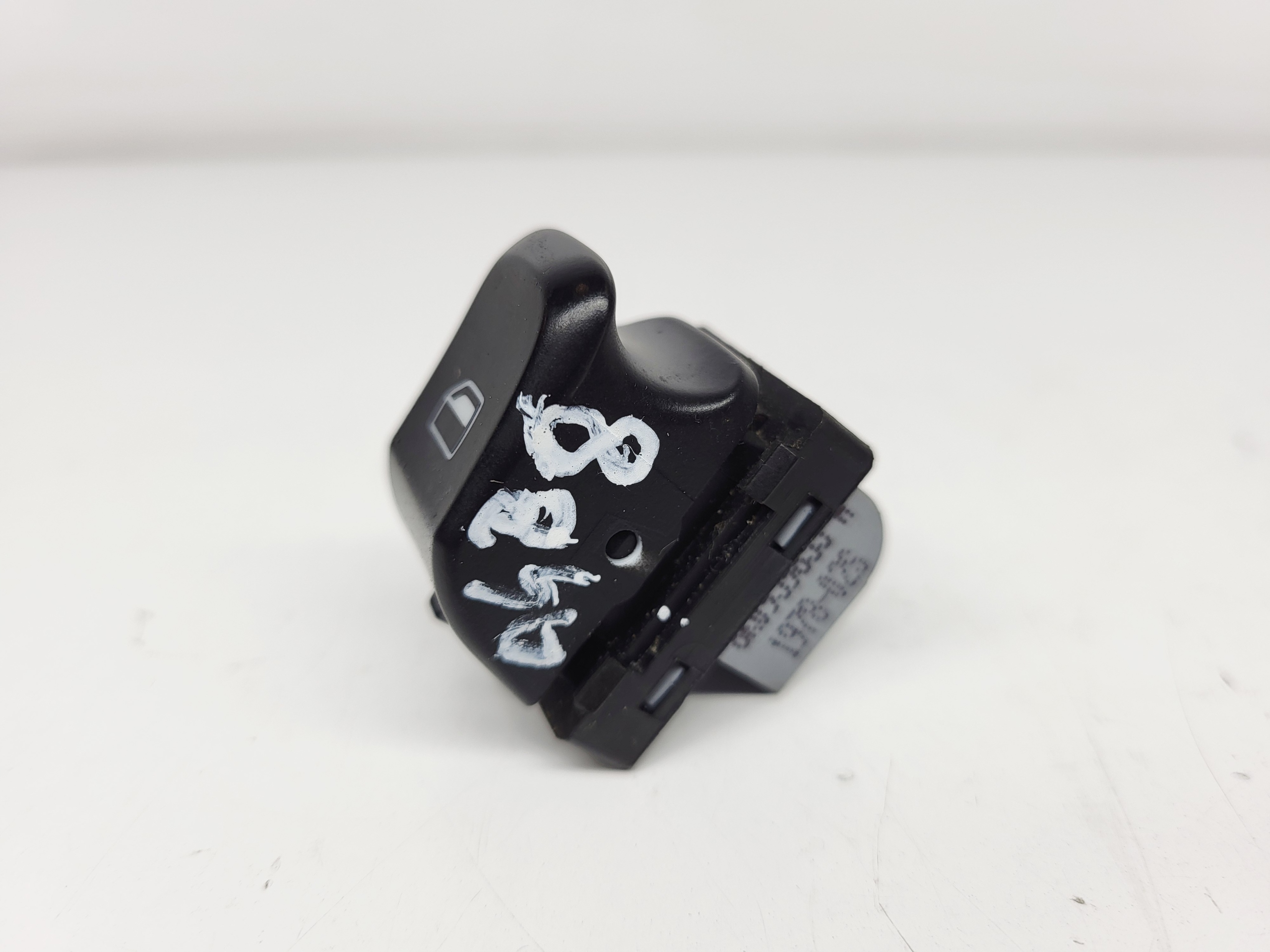 switch button of control windows right front AUDI A4 B8 8K0959855A