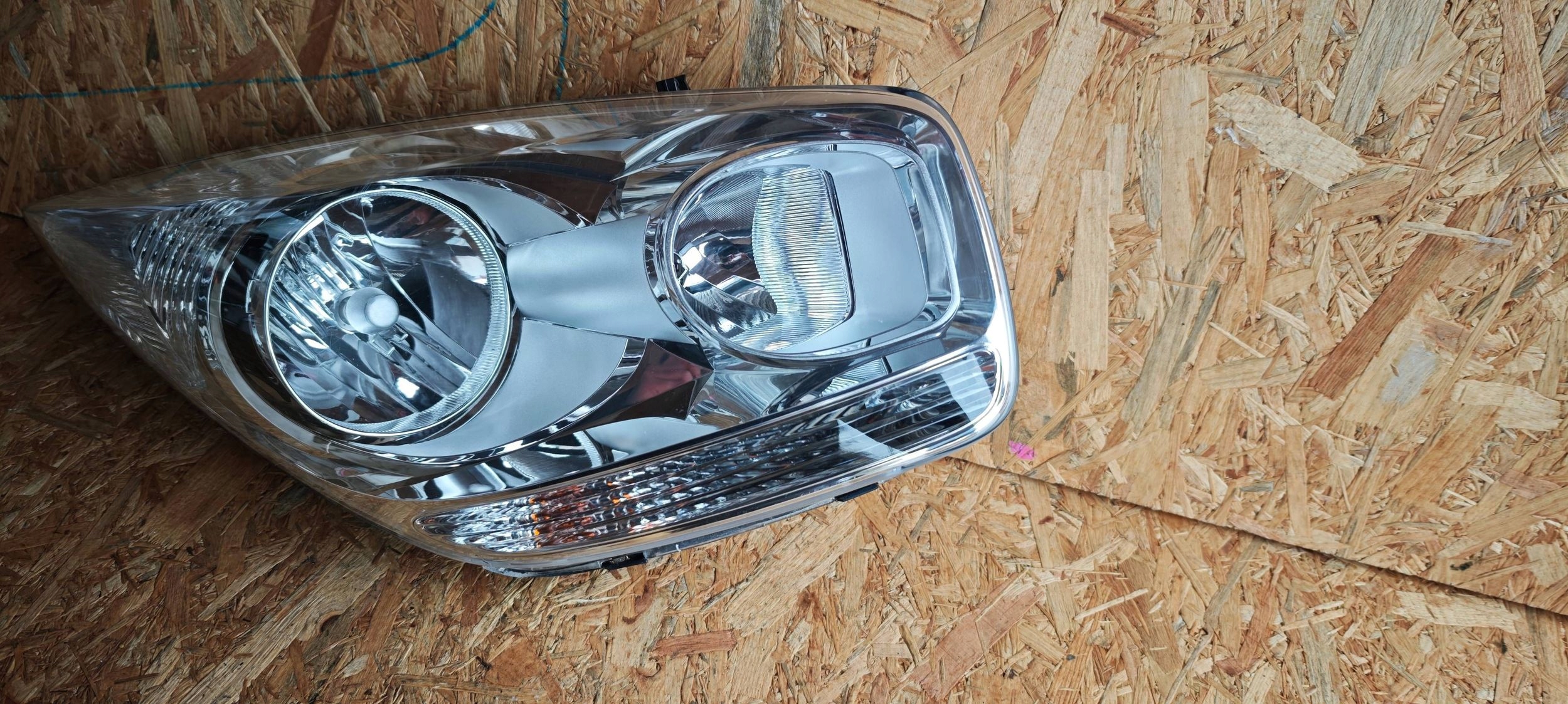 Reflektor front side right KIA Venga 030125720200