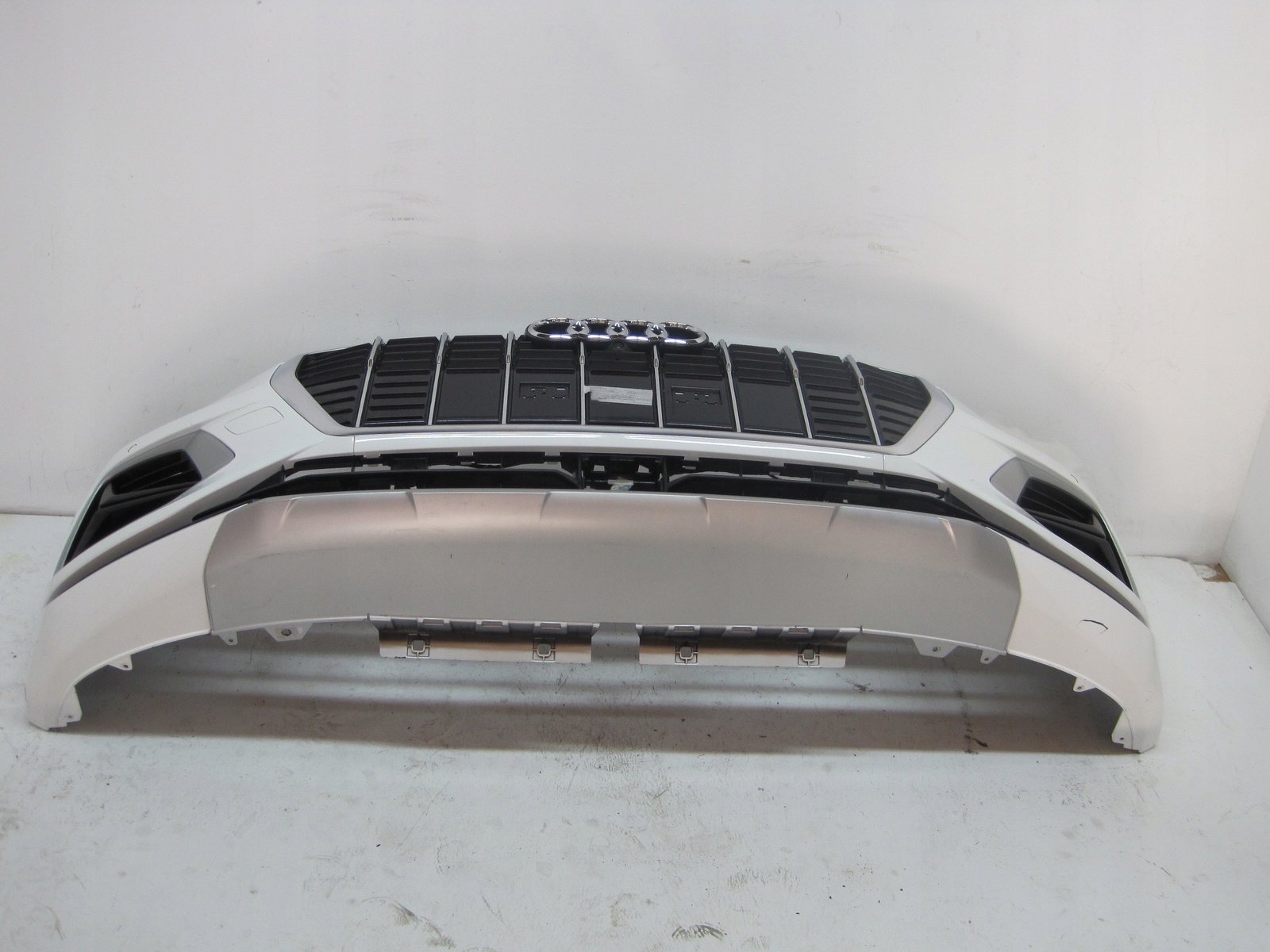 bumper AUDI Q3 83A 22R KAMERA 6 PDC front