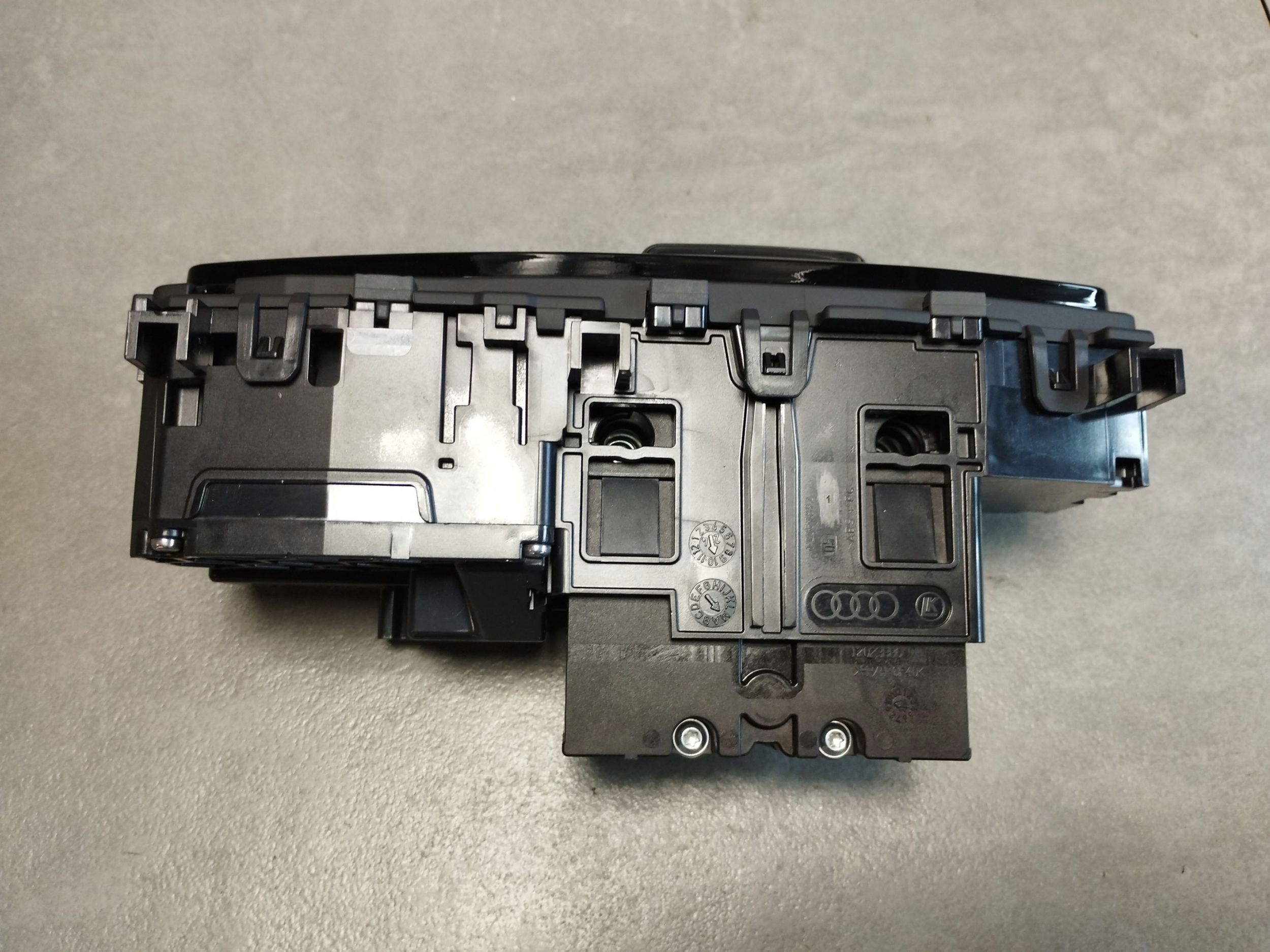 Audi A5B10 Schaltkulisse getriebe PANEL 8B3713059M