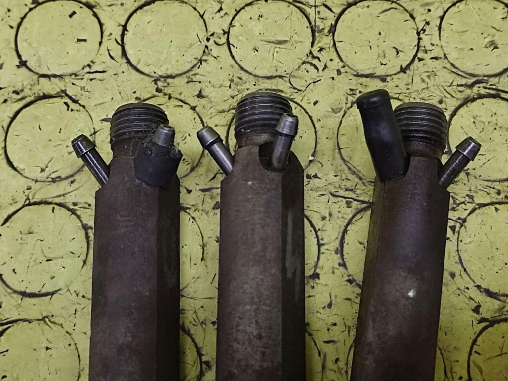 AUDI A3 8L 1.9 TDI injector 038130202A