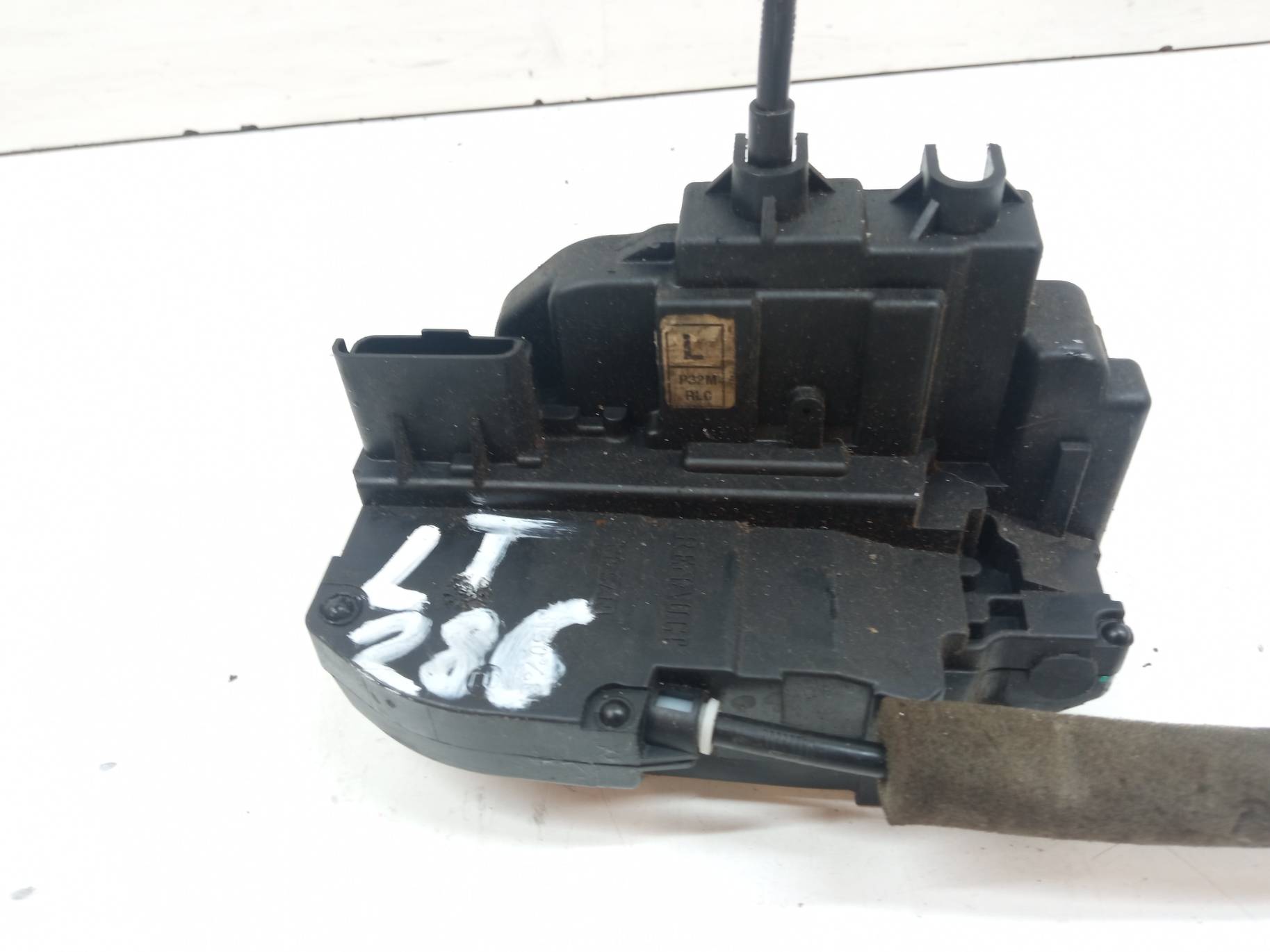 lock door rear part left Renault Koleos and (2007- )