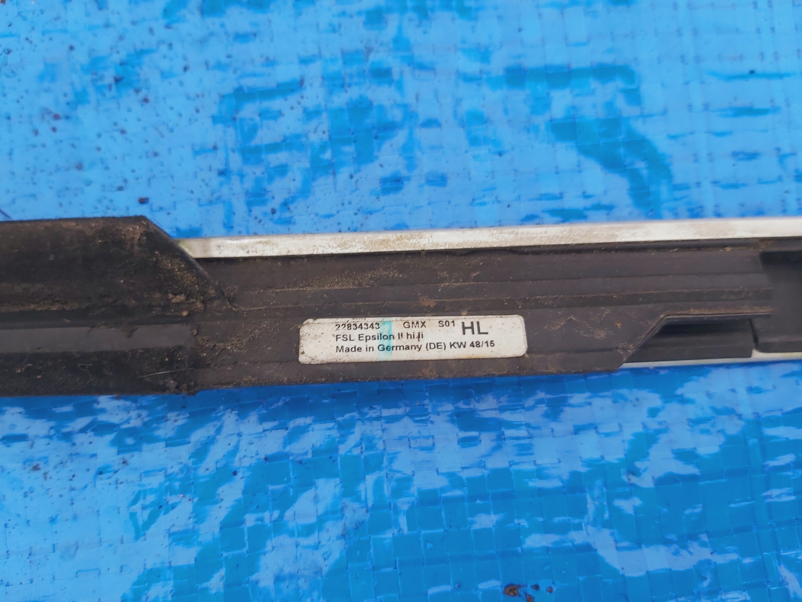 OPEL-CZĘ Insignia A Listwa zgarniająca lewa tył HB Producent części Opel OE