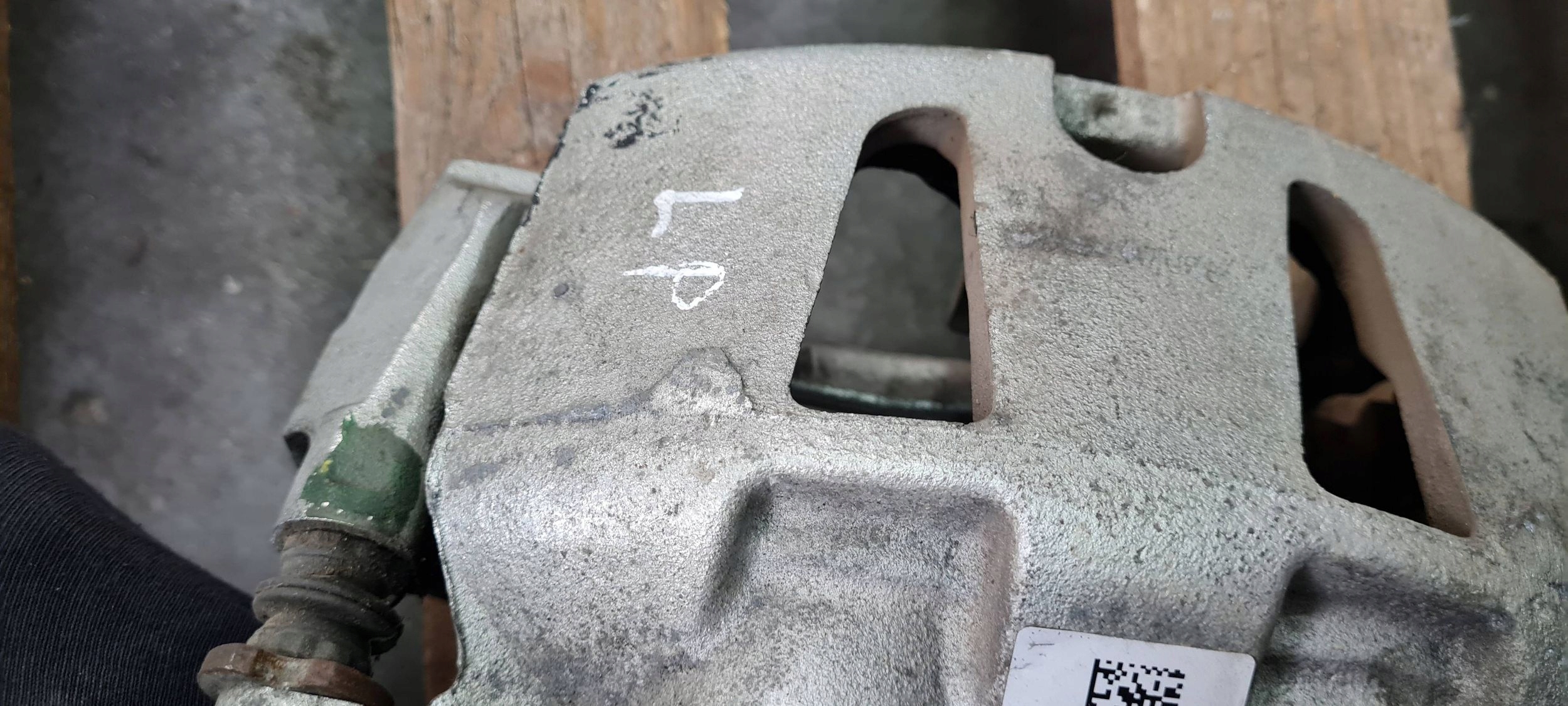 Chrysler Pacifica 2022 caliper brake front front left 3.6 17986801