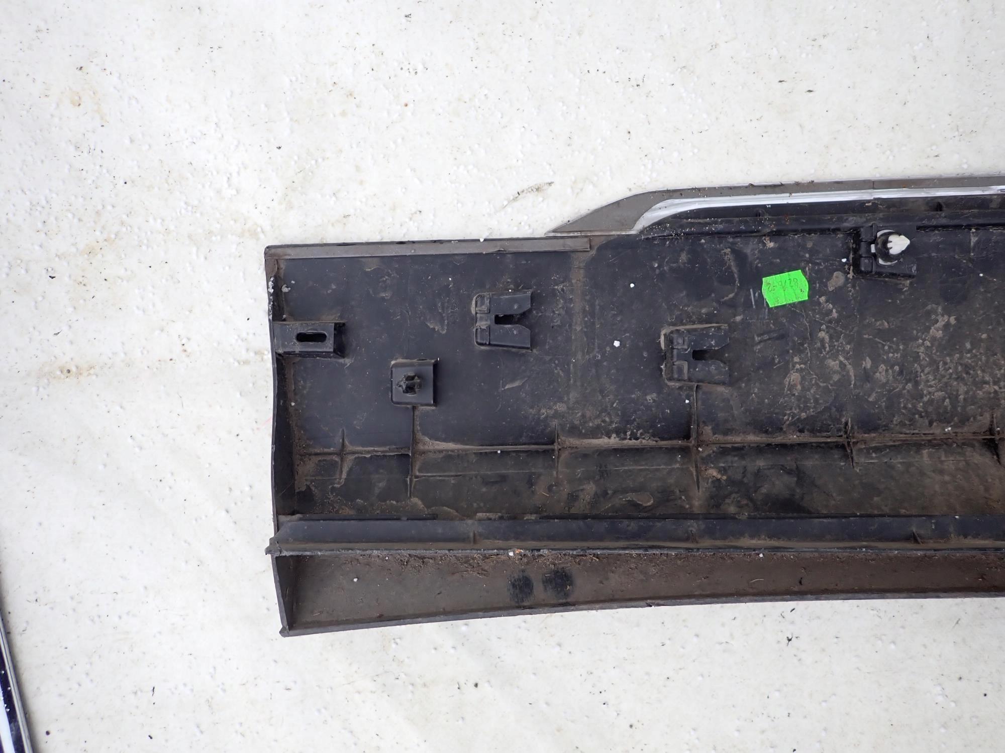VW TIGUAN II 2 15-> moulding door right front