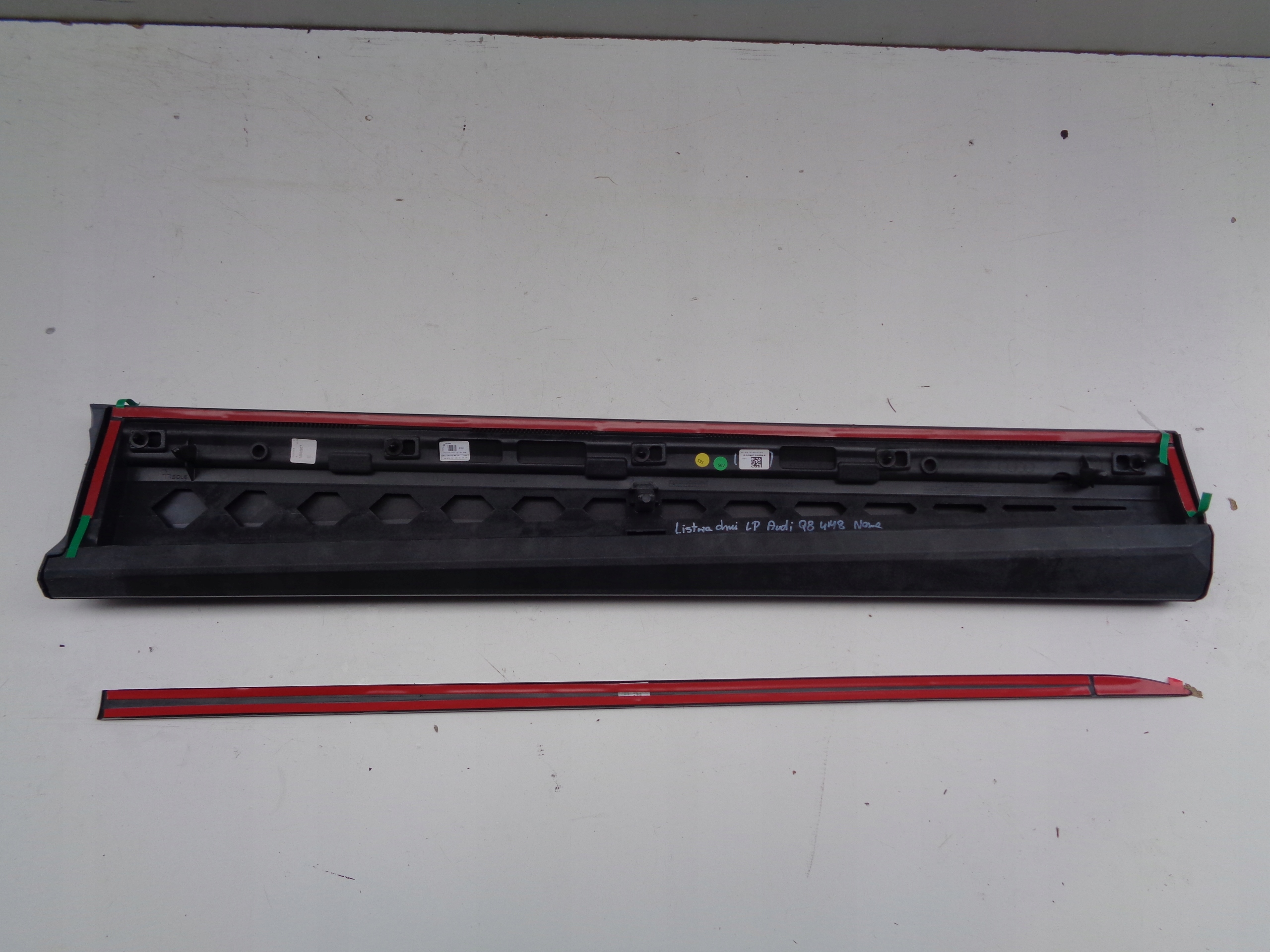 NO-WA-- moulding door left front AUDI Q8 4M8