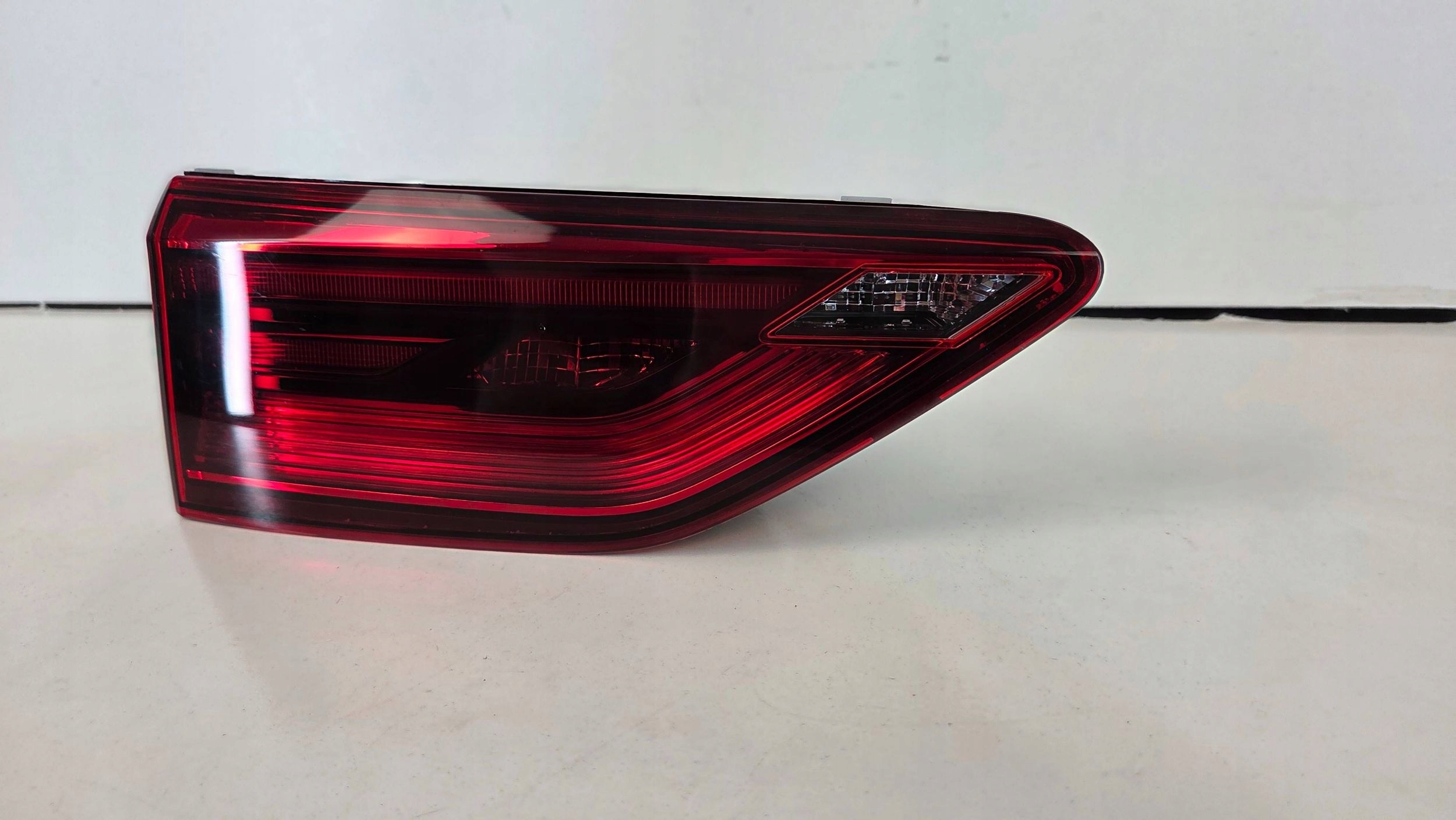 Volkswagen Golf VIII 8 5H light rear rear part left w klapie