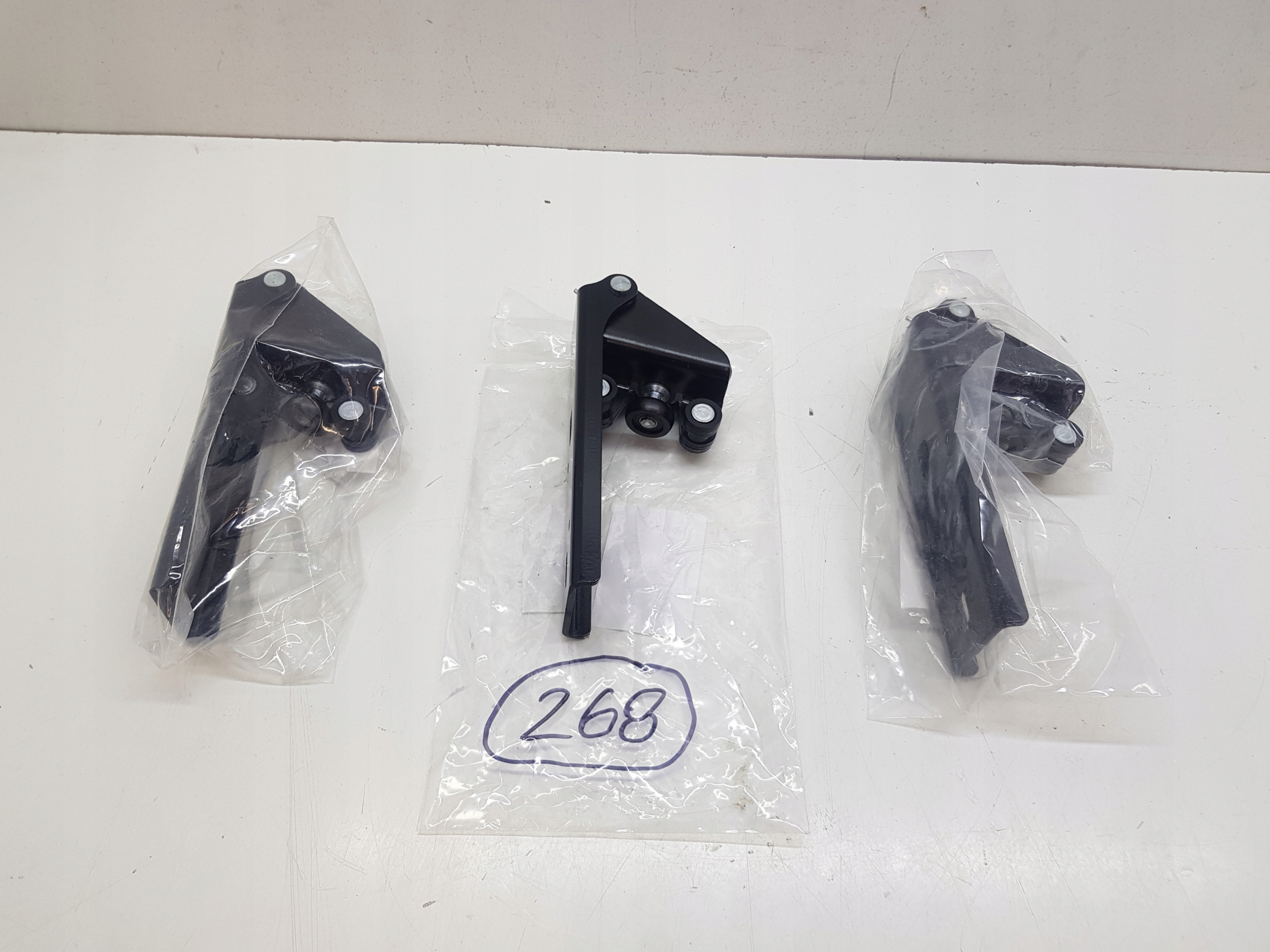 ROLKA ŚRODKOWA DRZWI PRZESUWNYCH PRAWYCH TRAFIC VIVARO PRIMASTAR