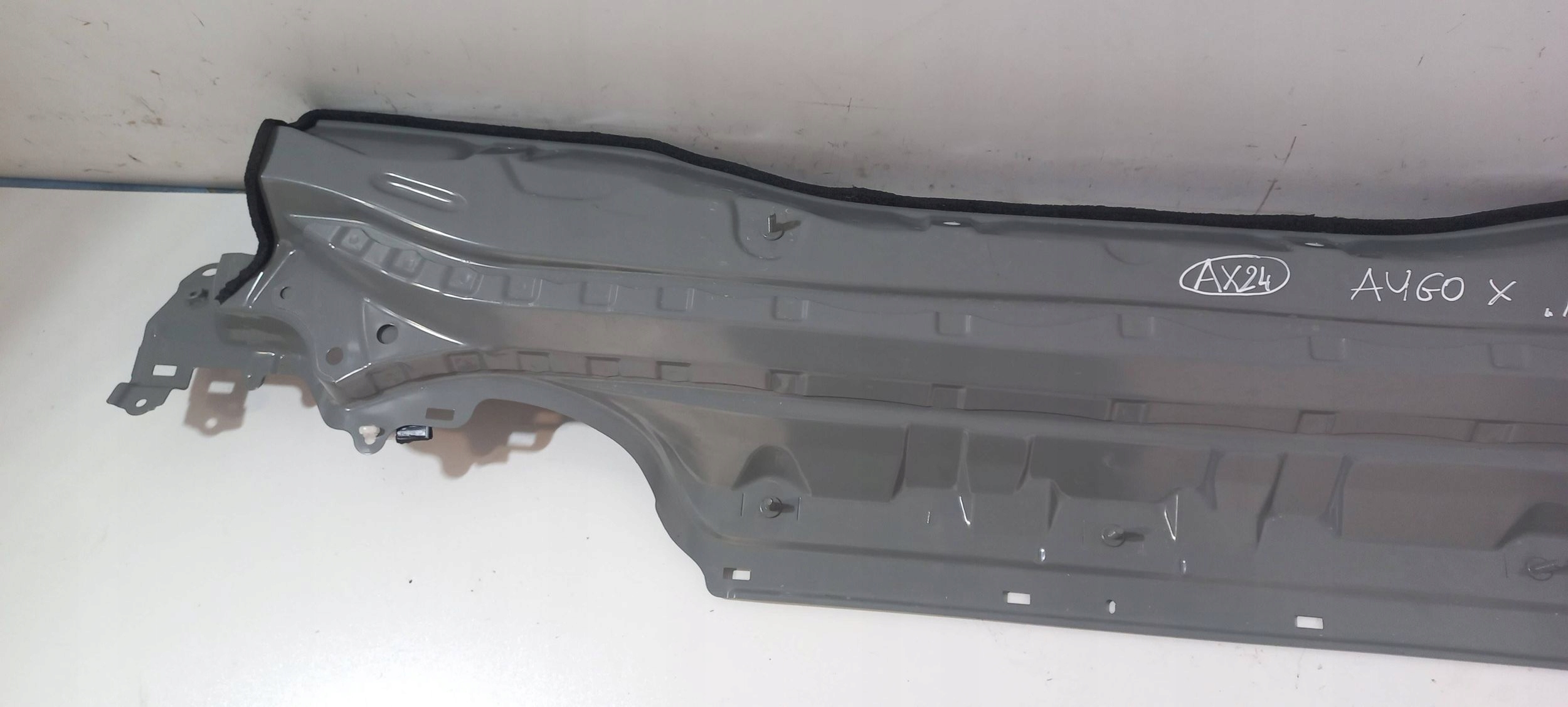 Toyota Aygo X torpedo front lower 1K3 (AX24)