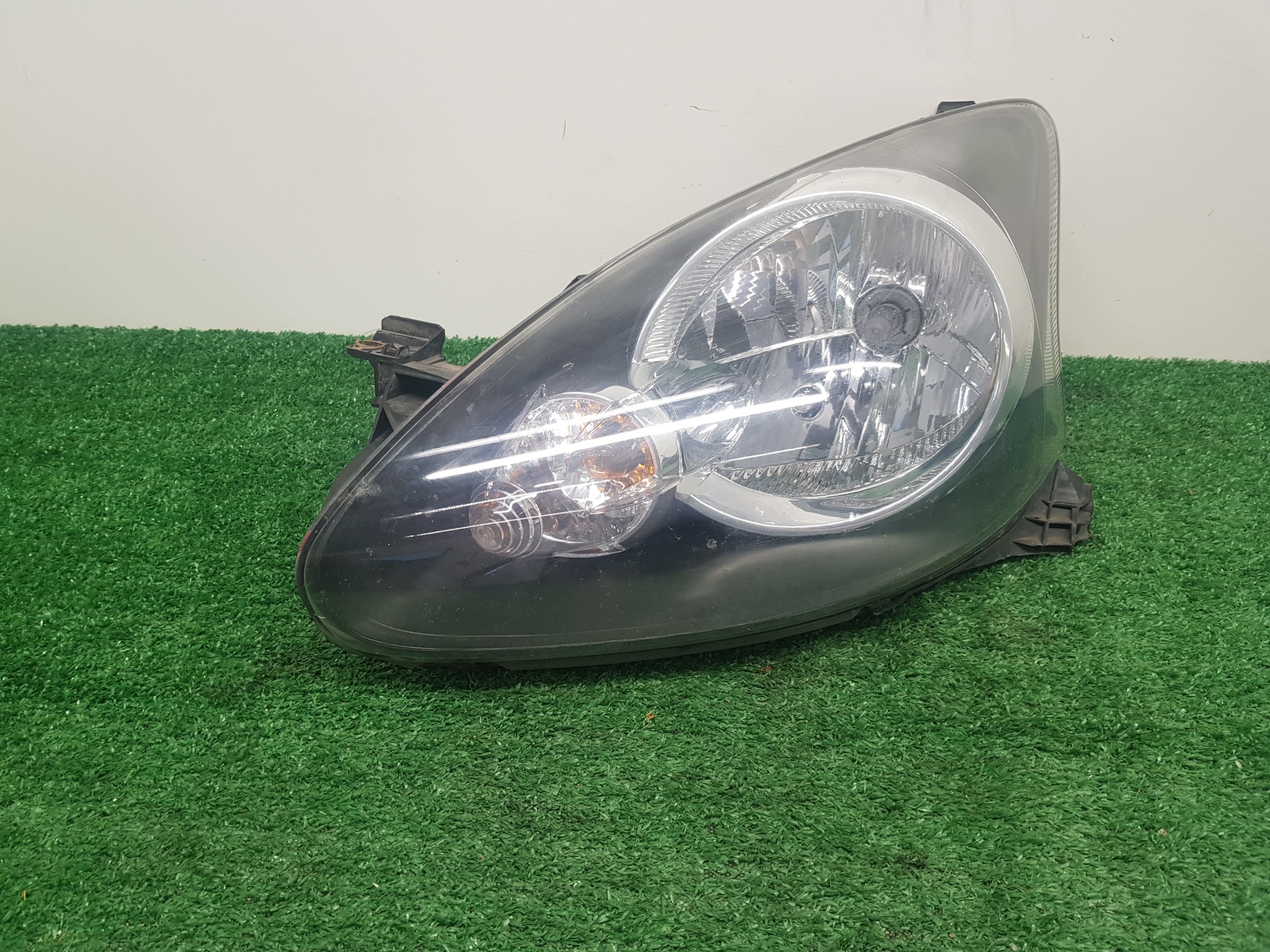 light left front TOYOTA AYGO