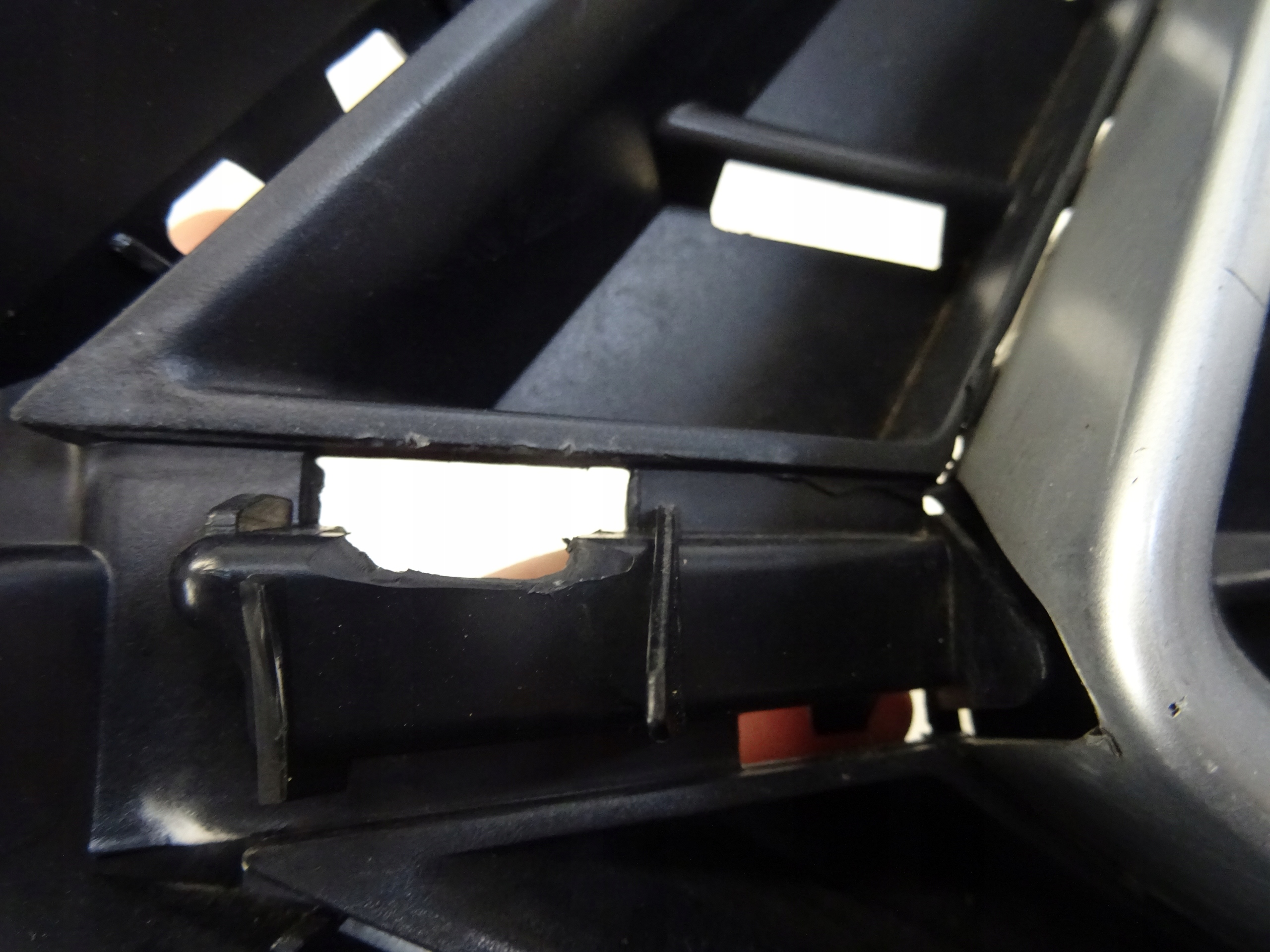 grid of a bumper front front left AUDI Q3 83A 83A807681D