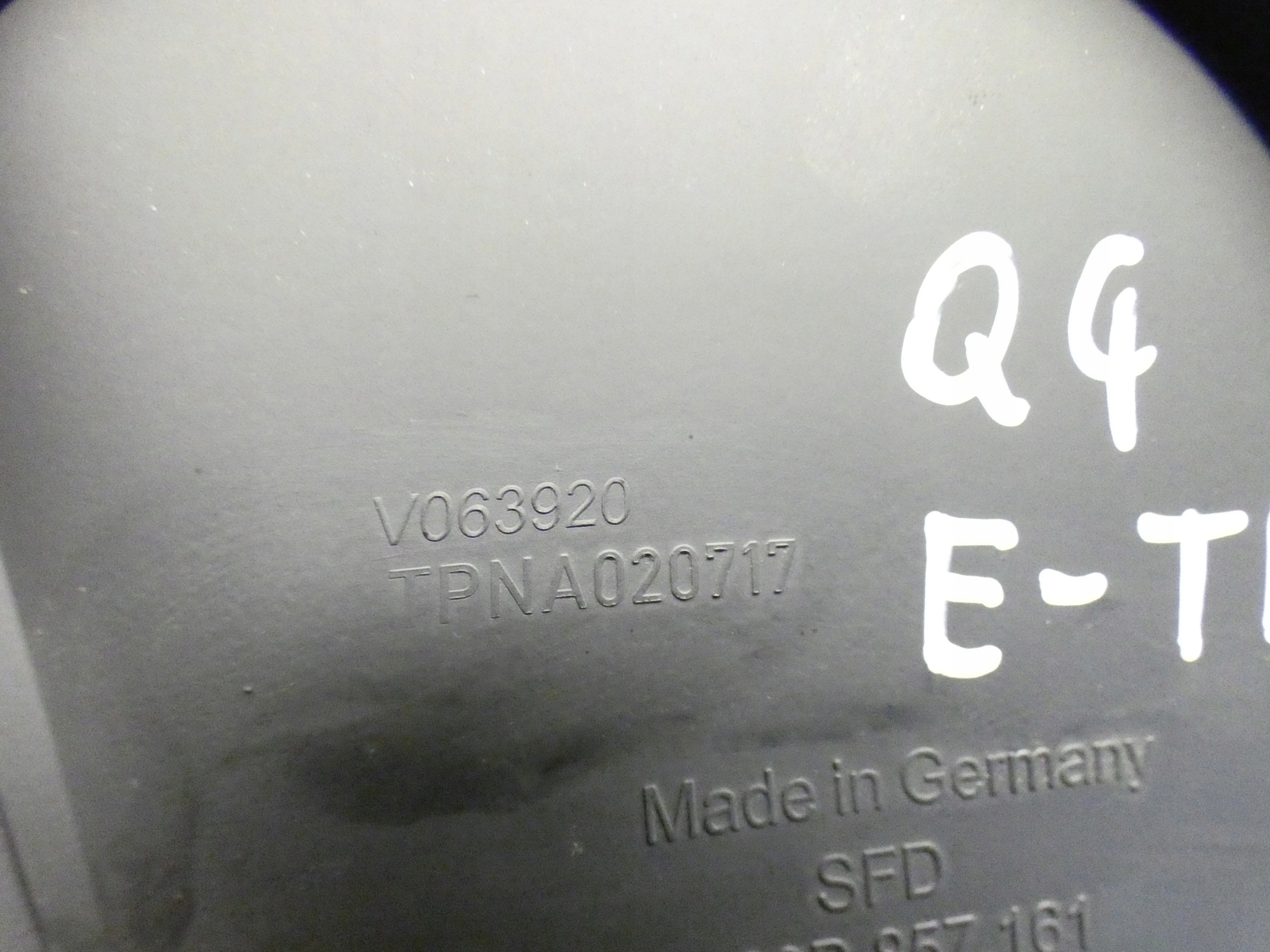 oben abdeckung blende abdeckung display HEAD UP armaturenbrett konsole AUDI Q4 E-TRON