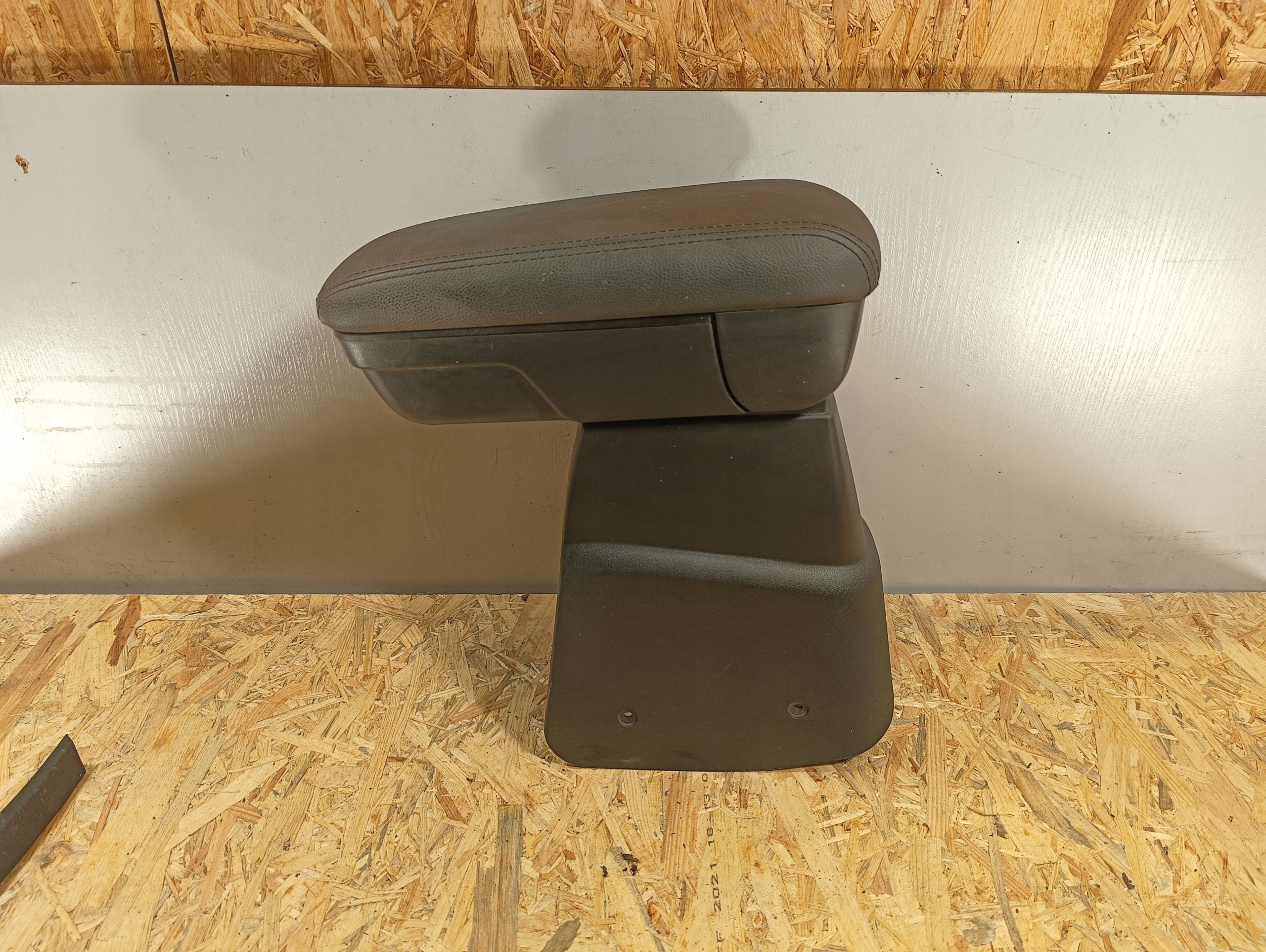armrest CITROEN C3 III 1615052780