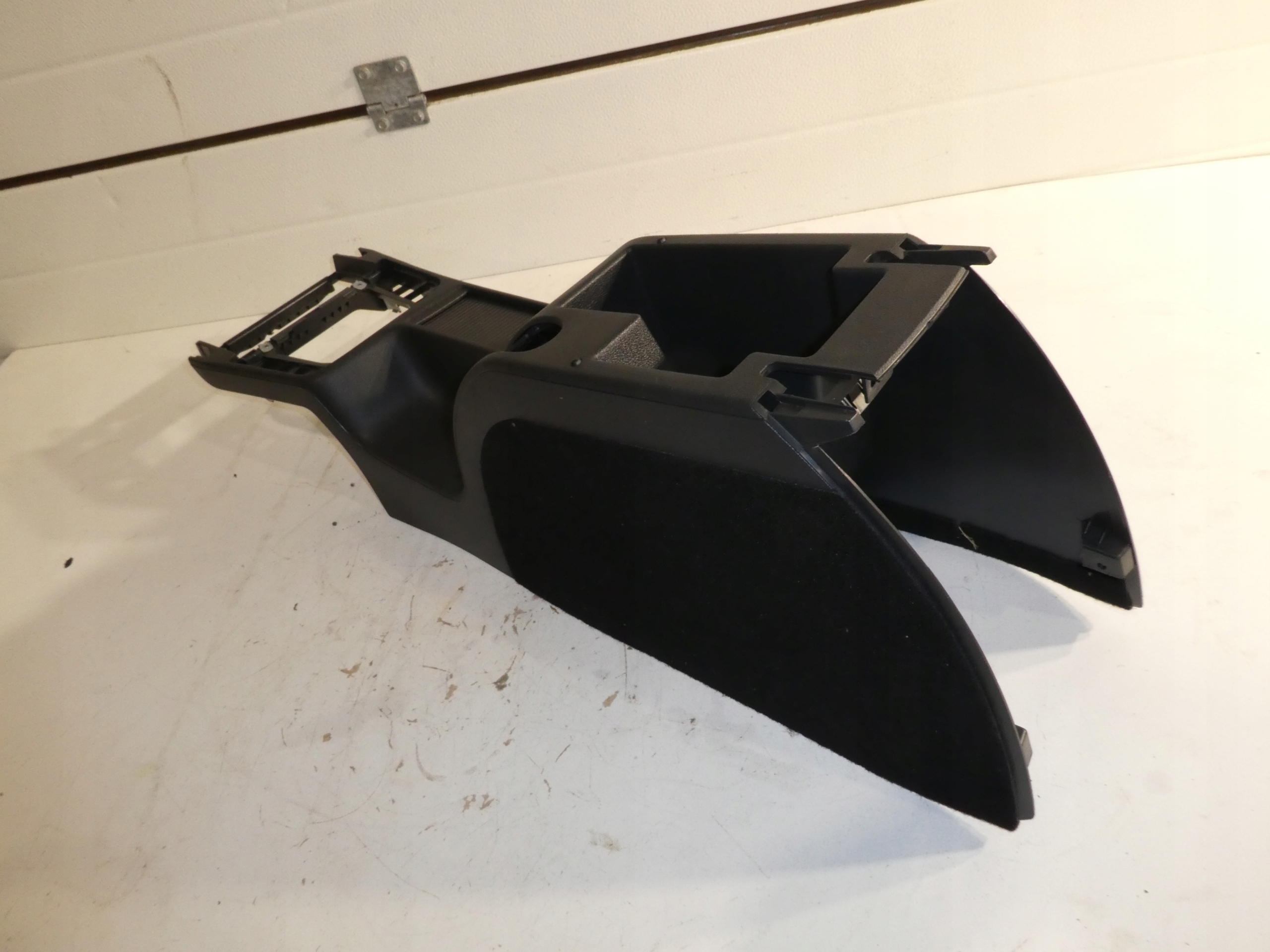 TUNEL mitte SKODA OCTAVIA 5J0863301