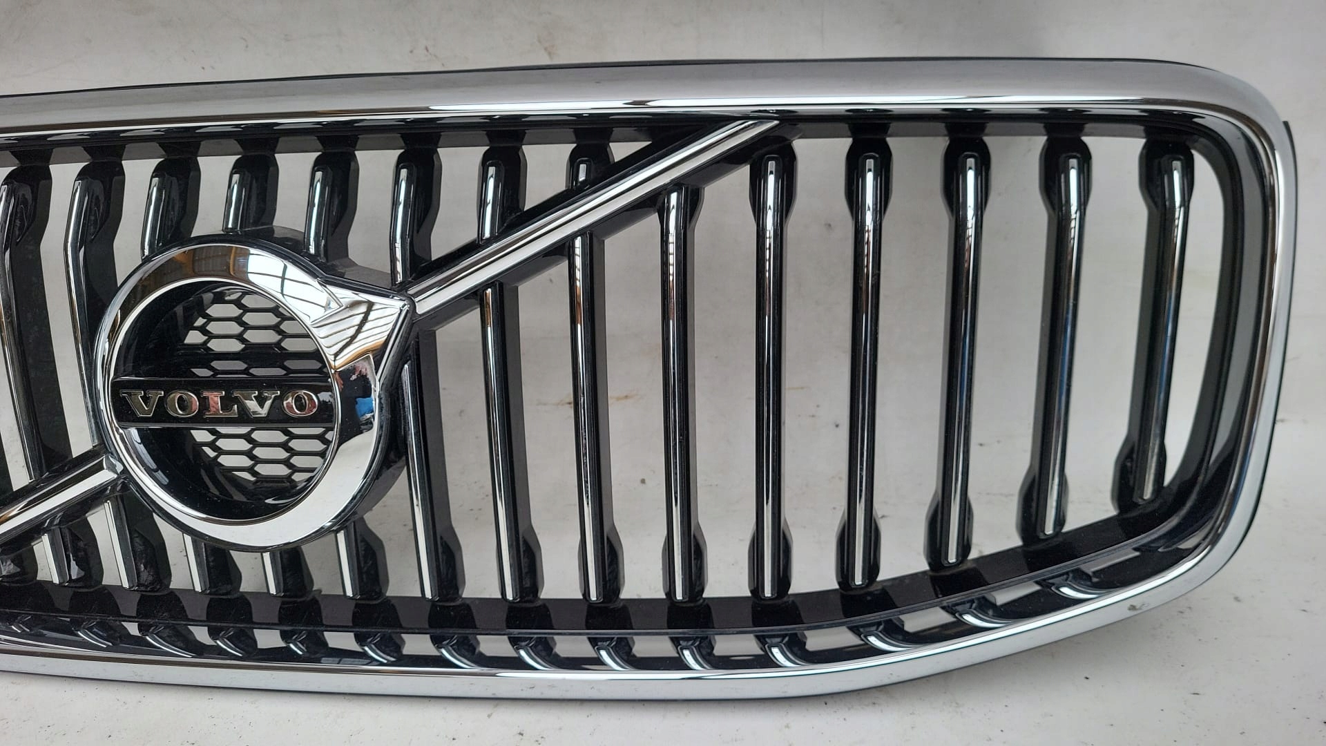 VOLVO XC60 II 17- grill grille radiator 31425539