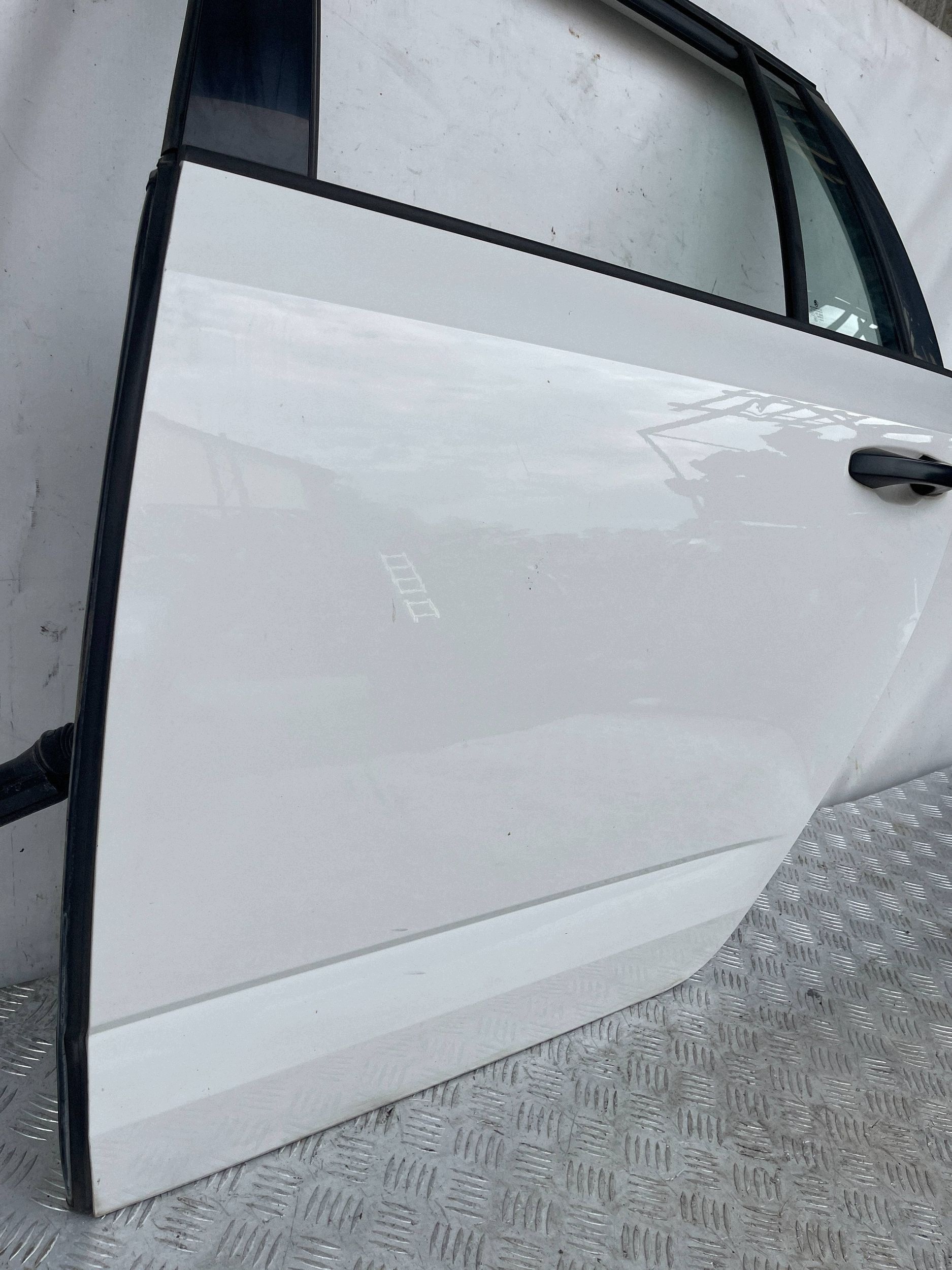 door rear part rear. left left SKODA OCTAVIA 3 III 12- LF9E
