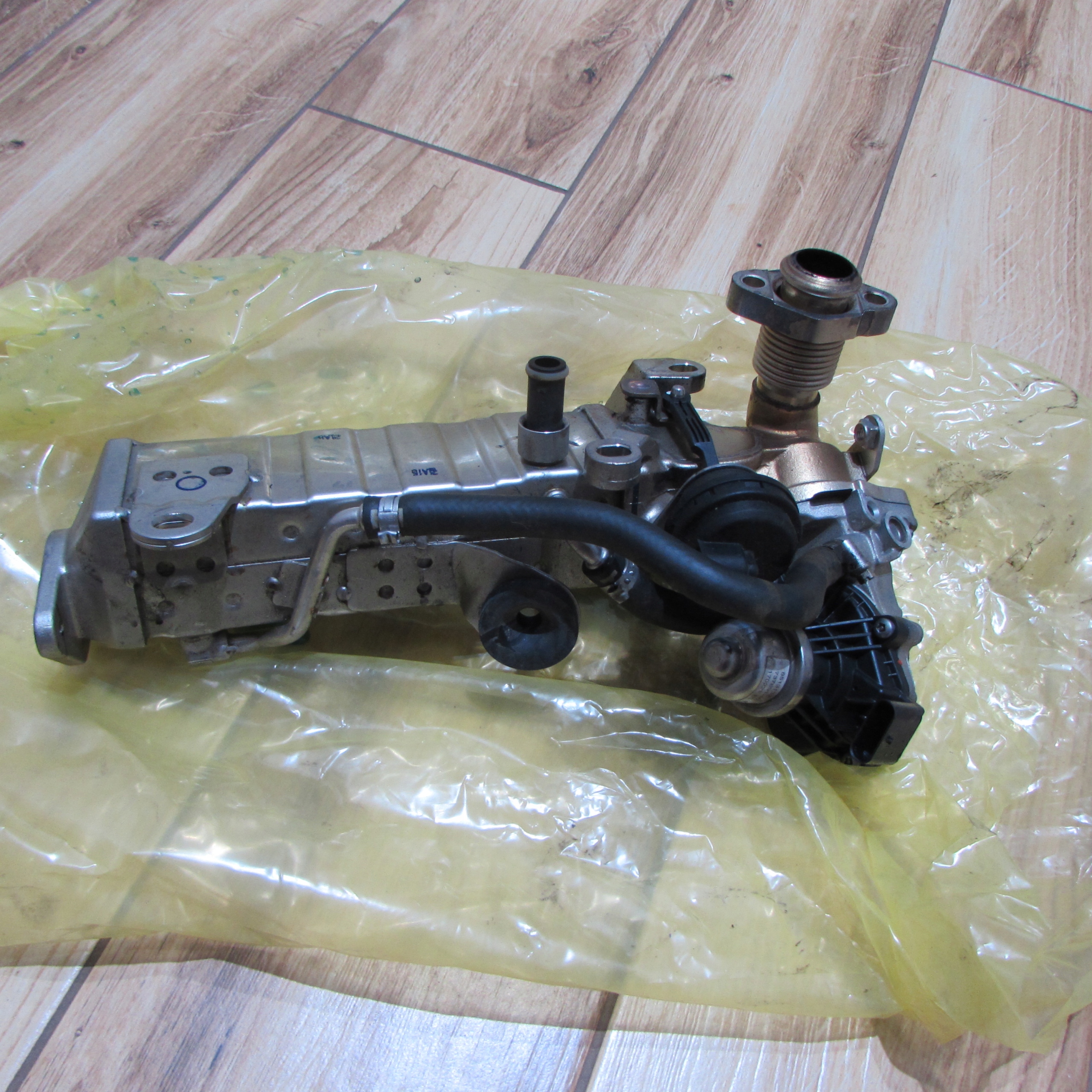 TOYOTA RAV4 BMW ОХОЛОДЖУВАЧ КЛАПАН EGR 8573897