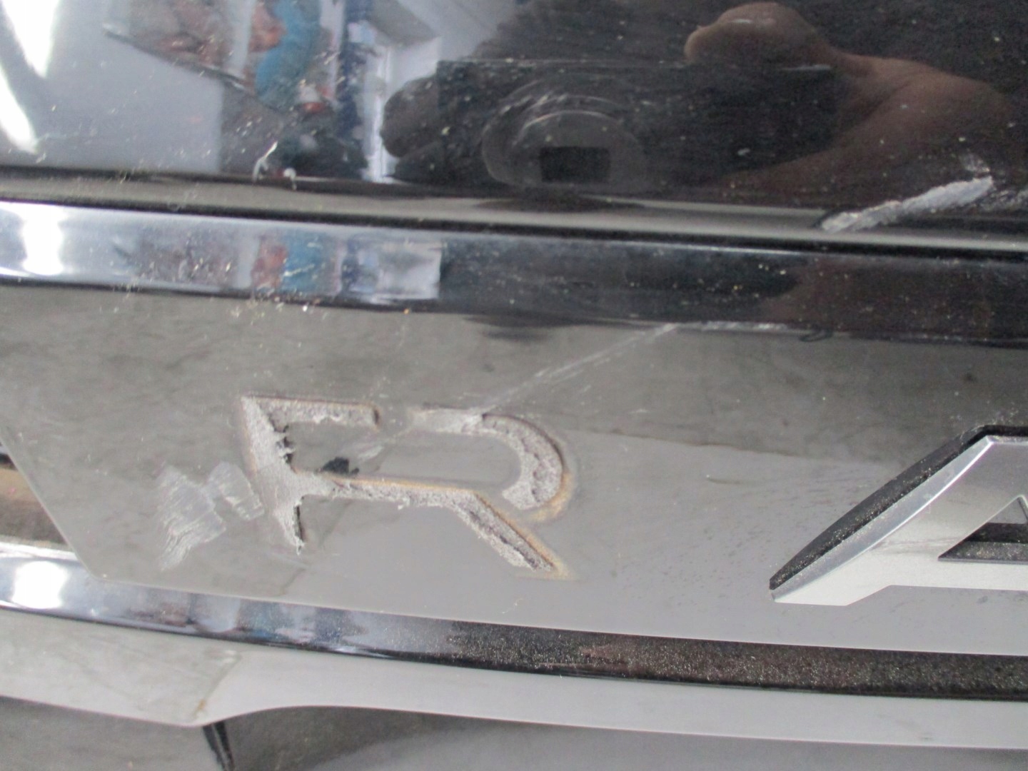 Klapa Range Rover Evoque II R-DYNAMIC 19R KAMERA Waga produktu z opakowaniem jednostkowym 10 kg