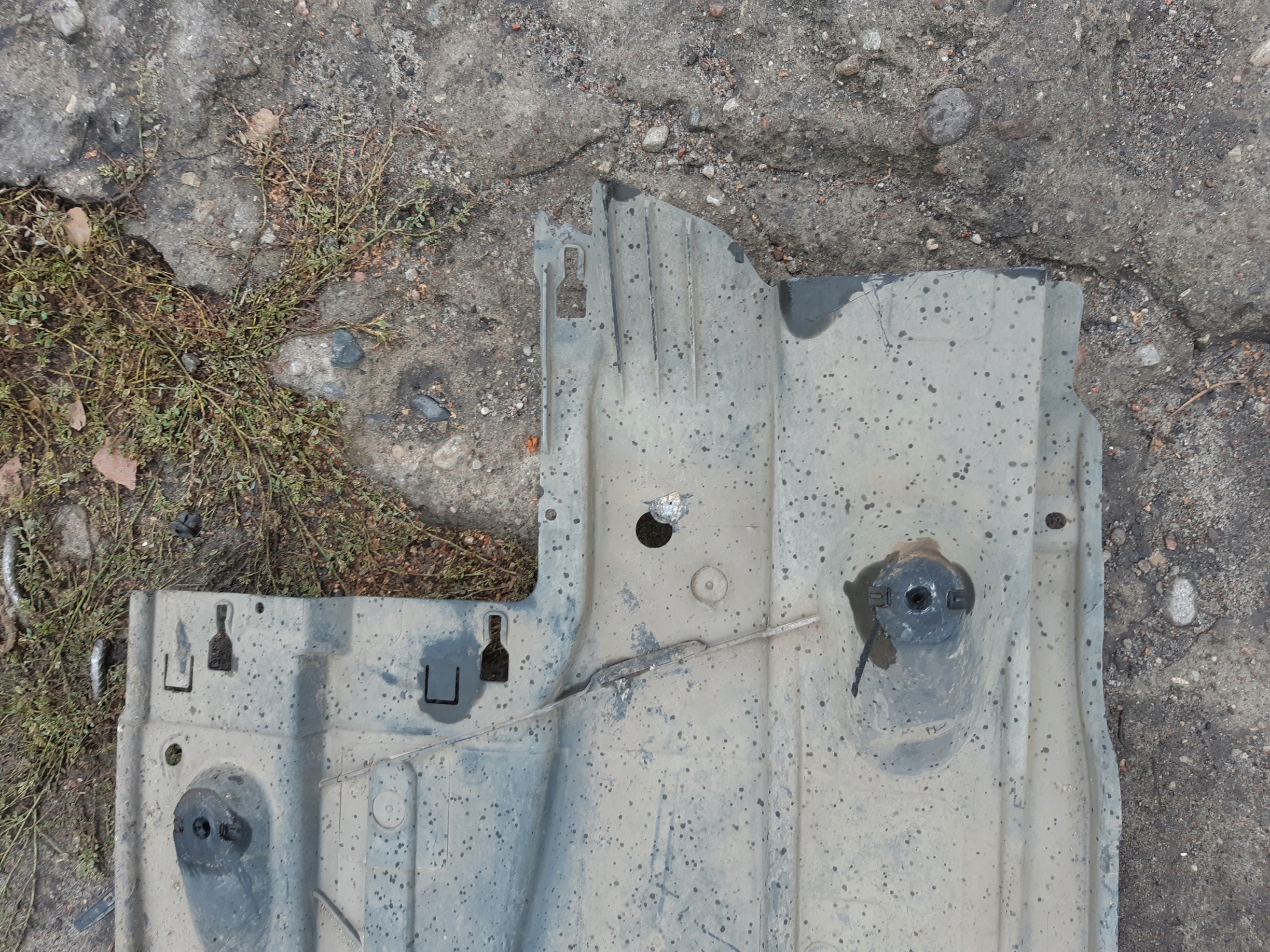 AUDI A3 8V Blende Abdeckung abdeckung des Bodens Unterfahrschutz links 5Q0825201