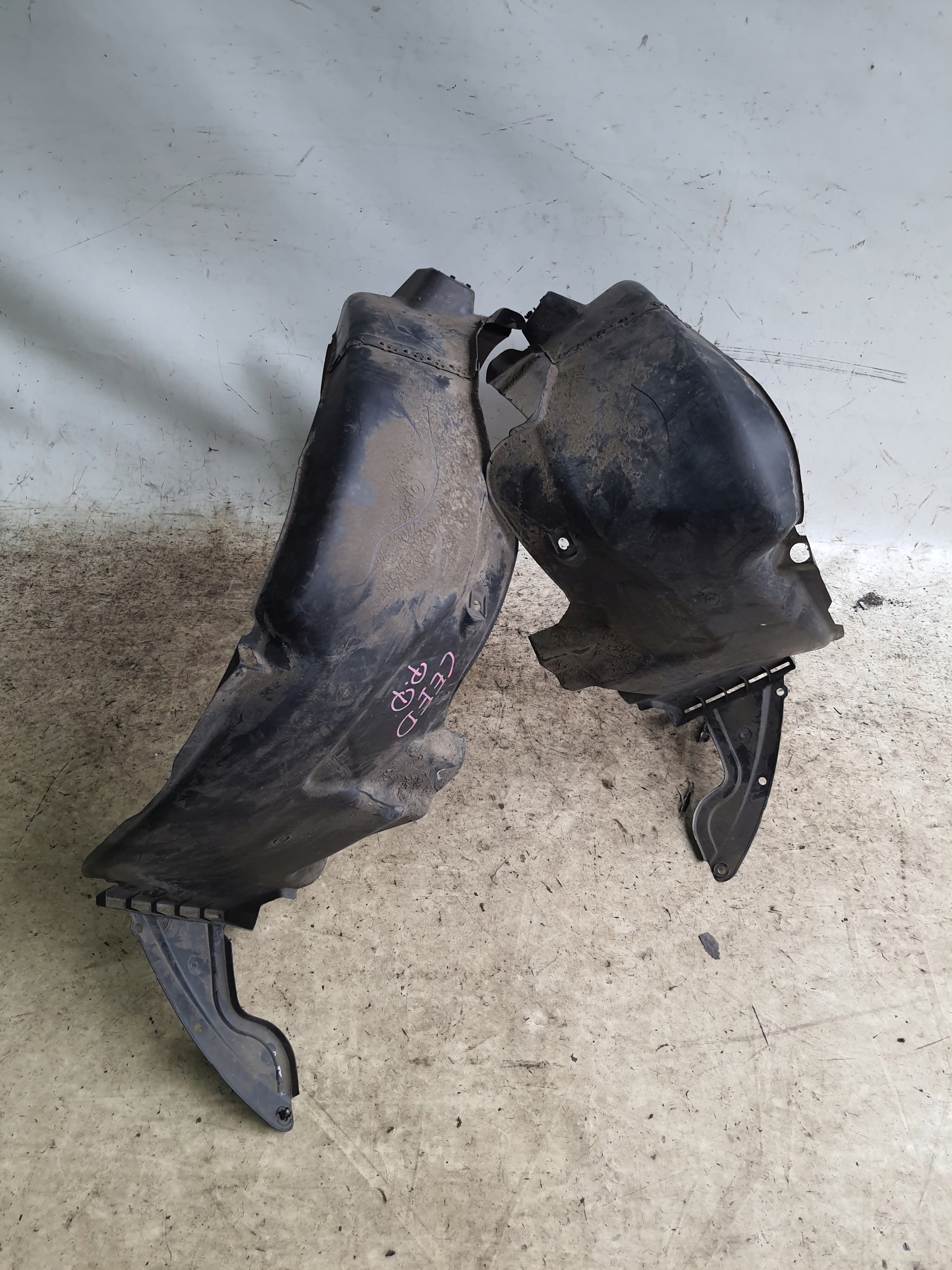KIA CEED and 06-09 mudguard front left