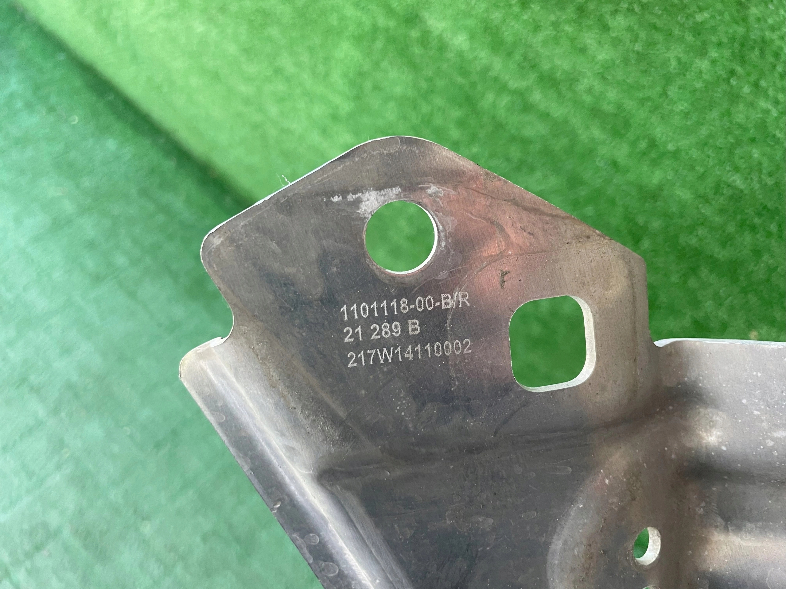 TESLA MODEL 3 sider front lower 1084894-00-B