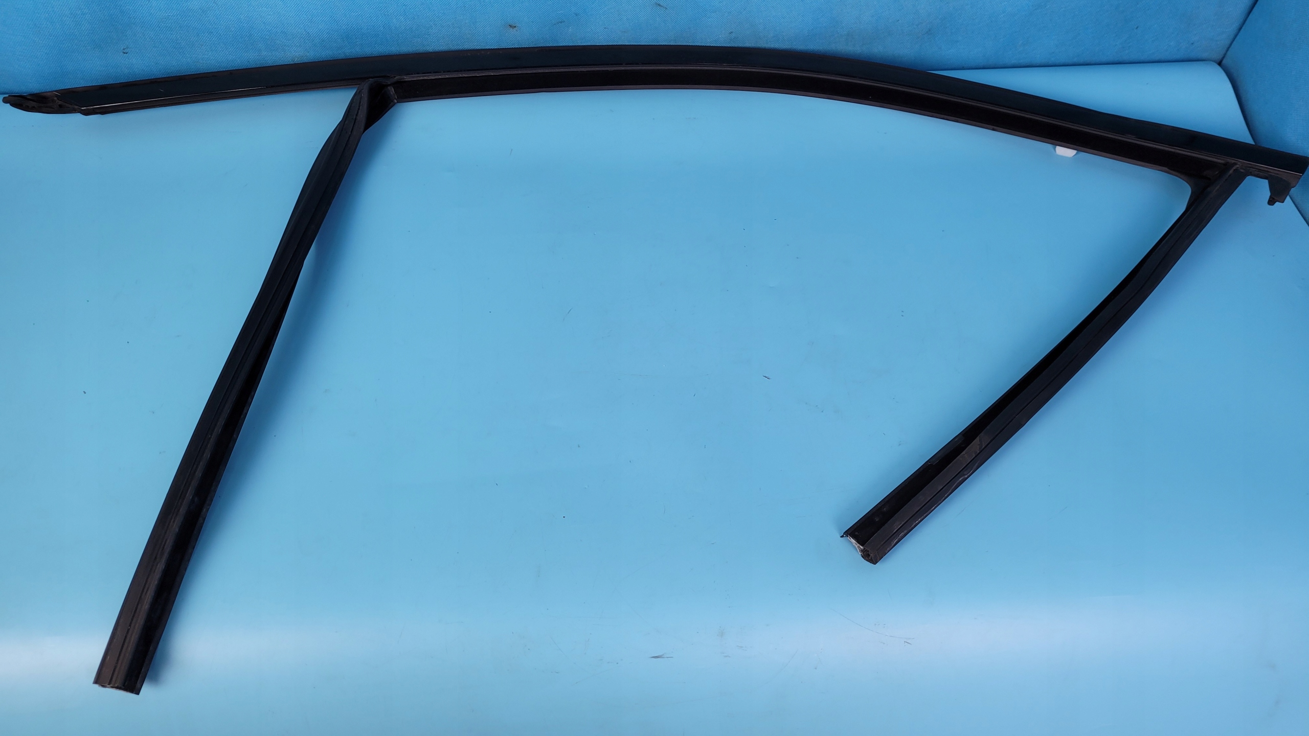 BMW 3 G20 прокладка молдинг двері лівий задній 7407405