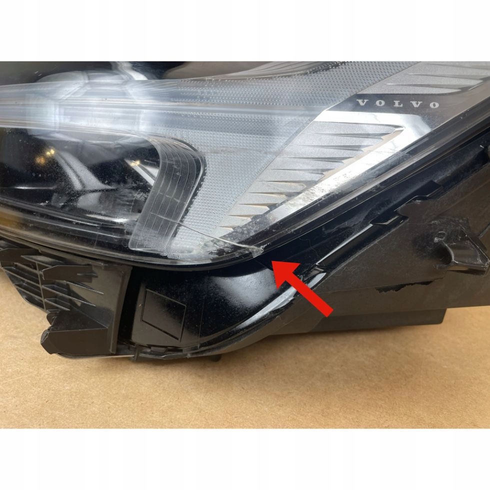 light LED MID left front VOLVO XC60 II LIFT 2021-2025 32337374