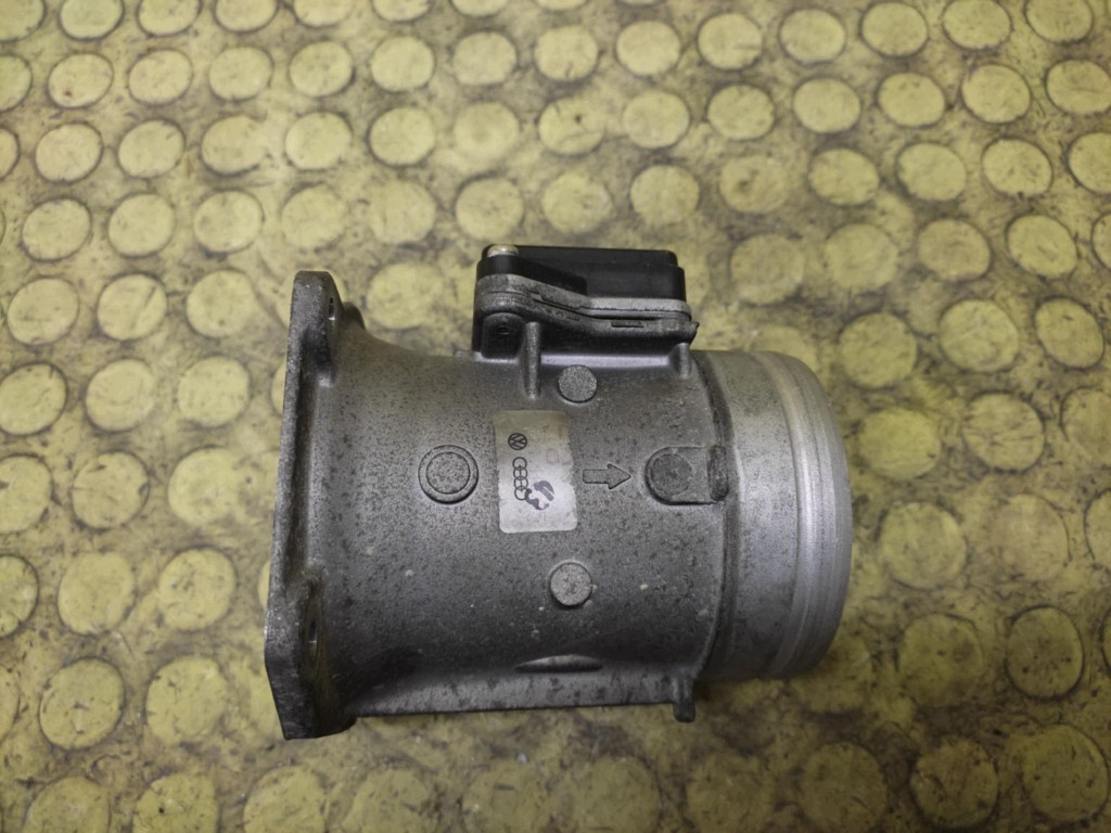 AUDI A4 B5 1.8 váha vzduchu 037906461B