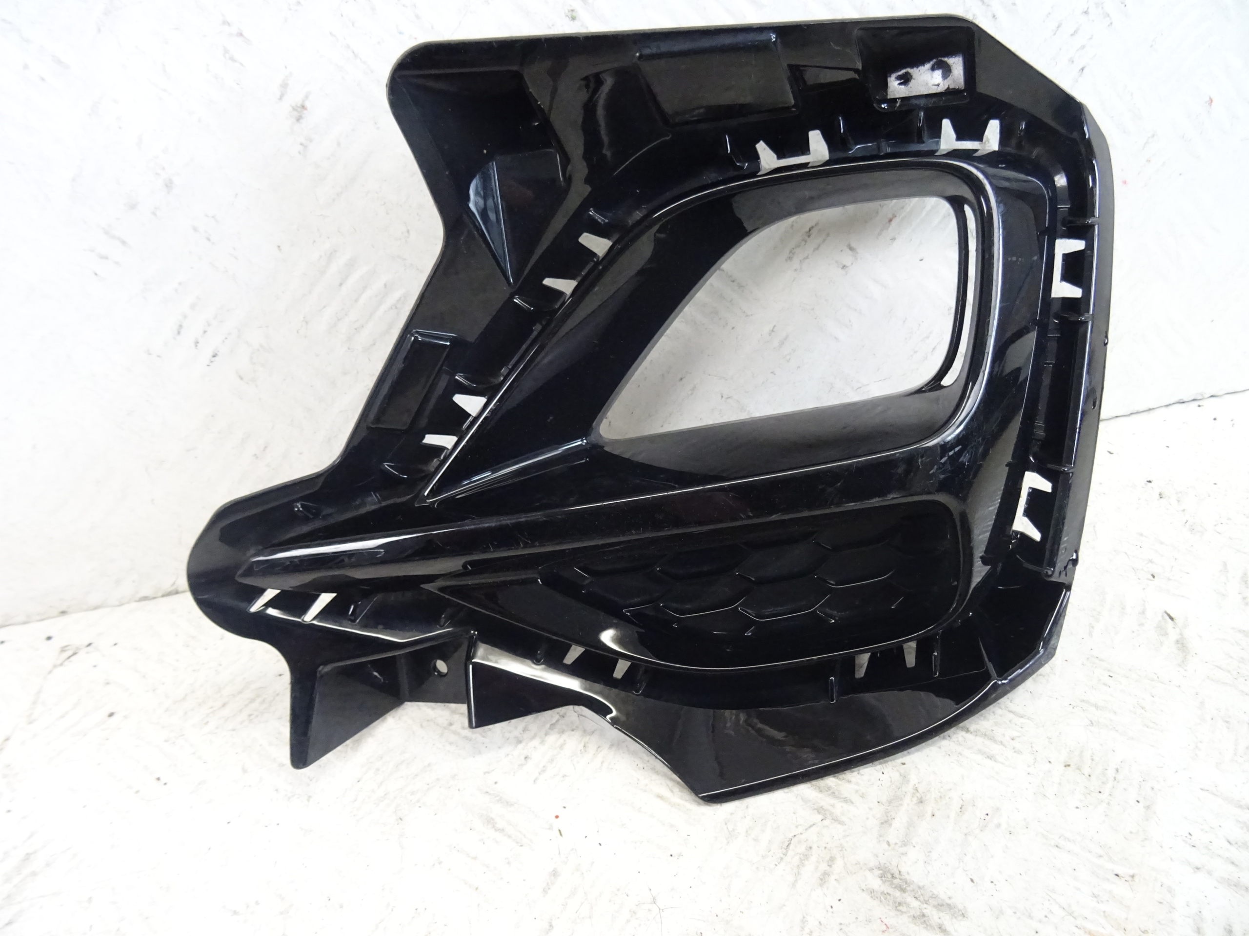 grid of a bumper front front right MG ZS 10699378